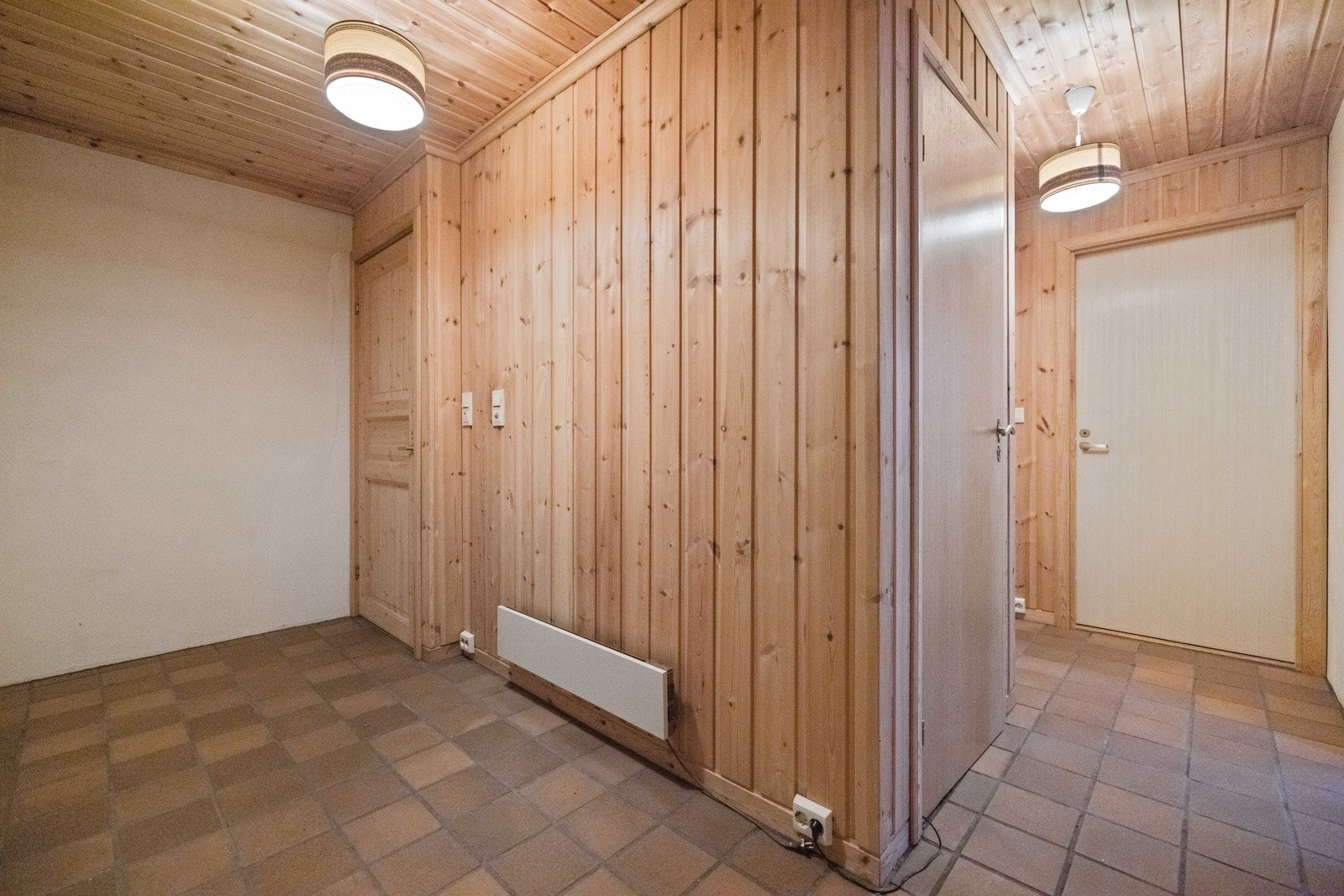 Gang og bodarealer i underetasjen. Galleribilde