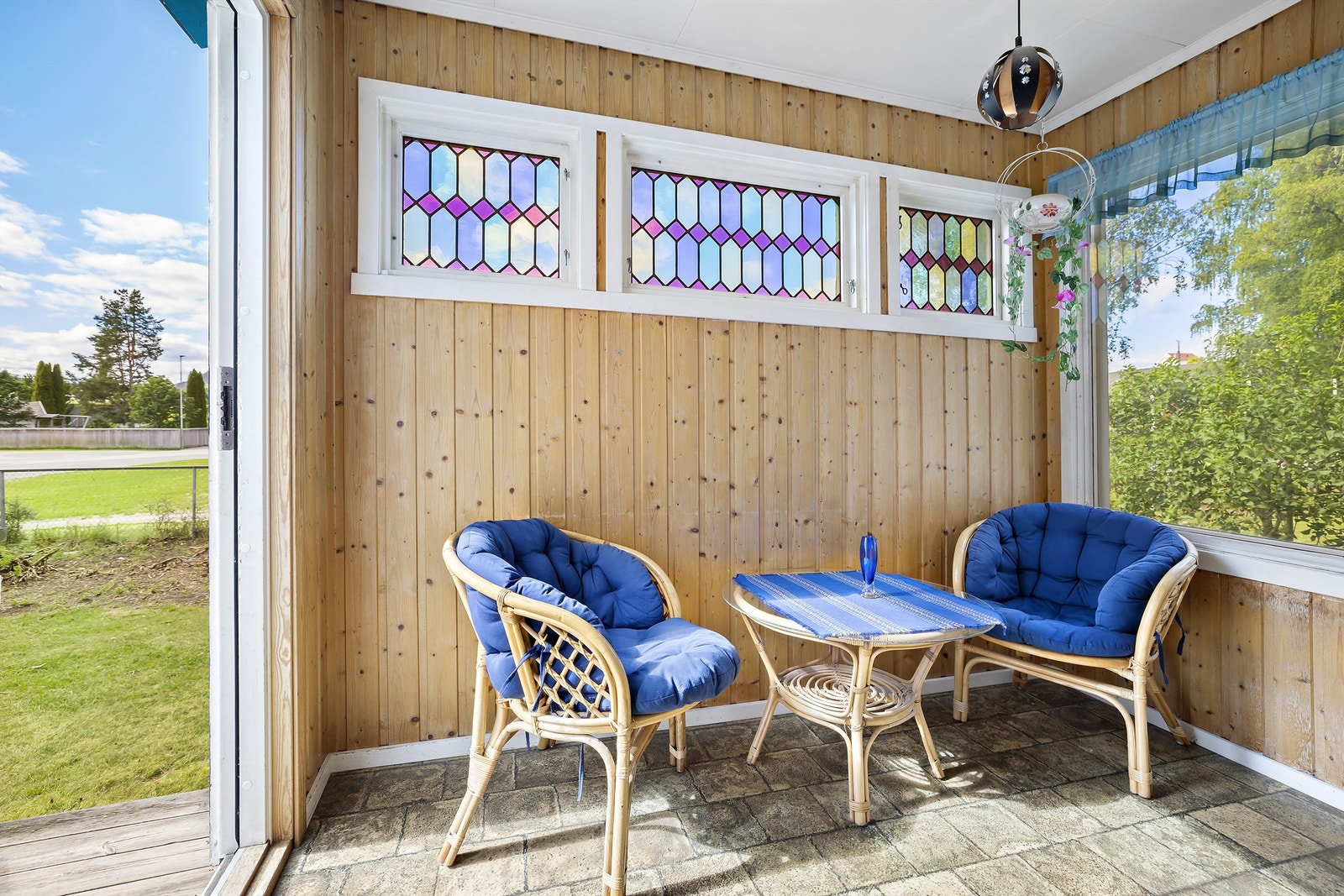 Uteplass. Galleribilde