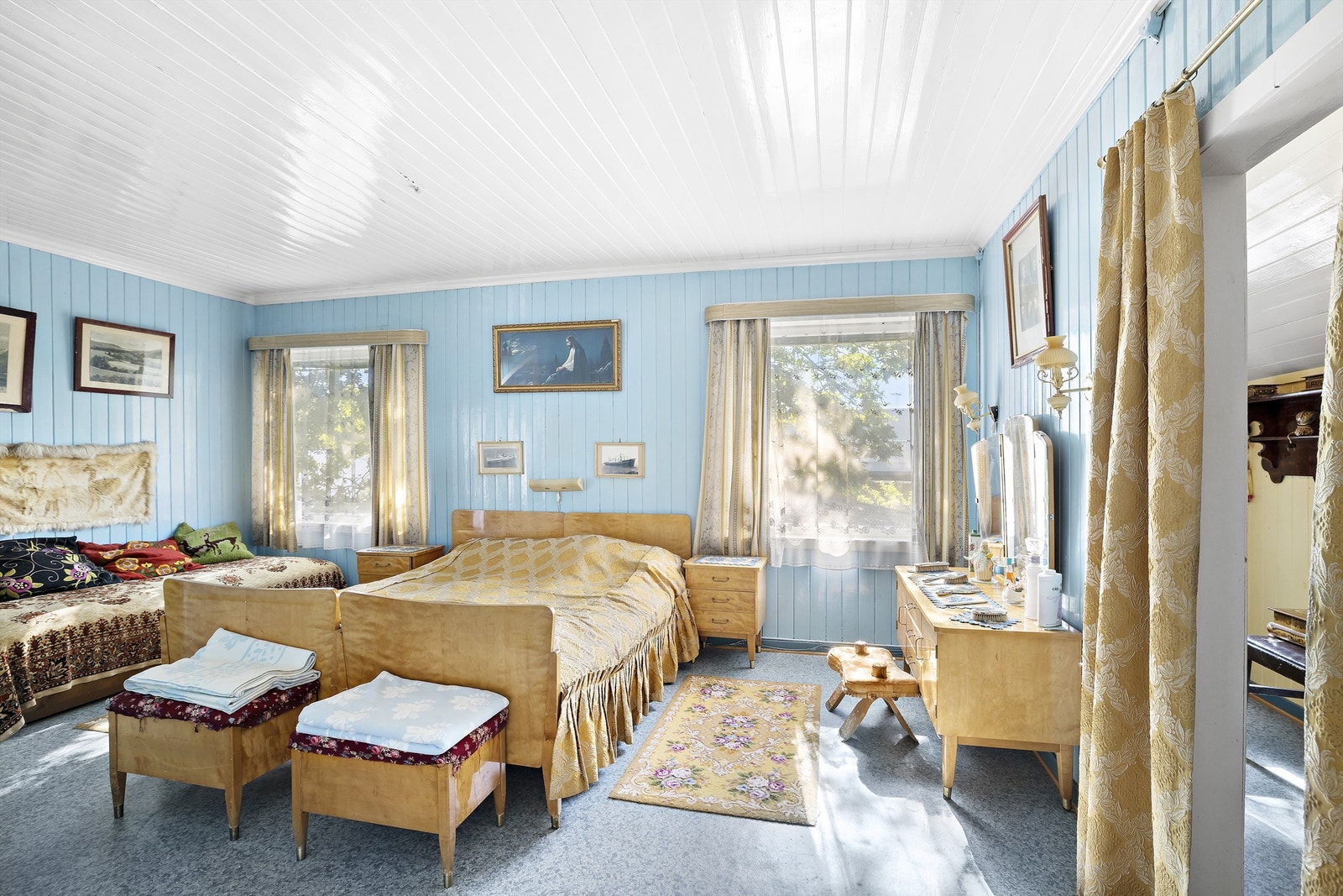 Innredet soverom er antakelig opprinnelig byggemeldt som loft og ikke bruksendret/omsøkt/godkjent til varig opphold. Galleribilde