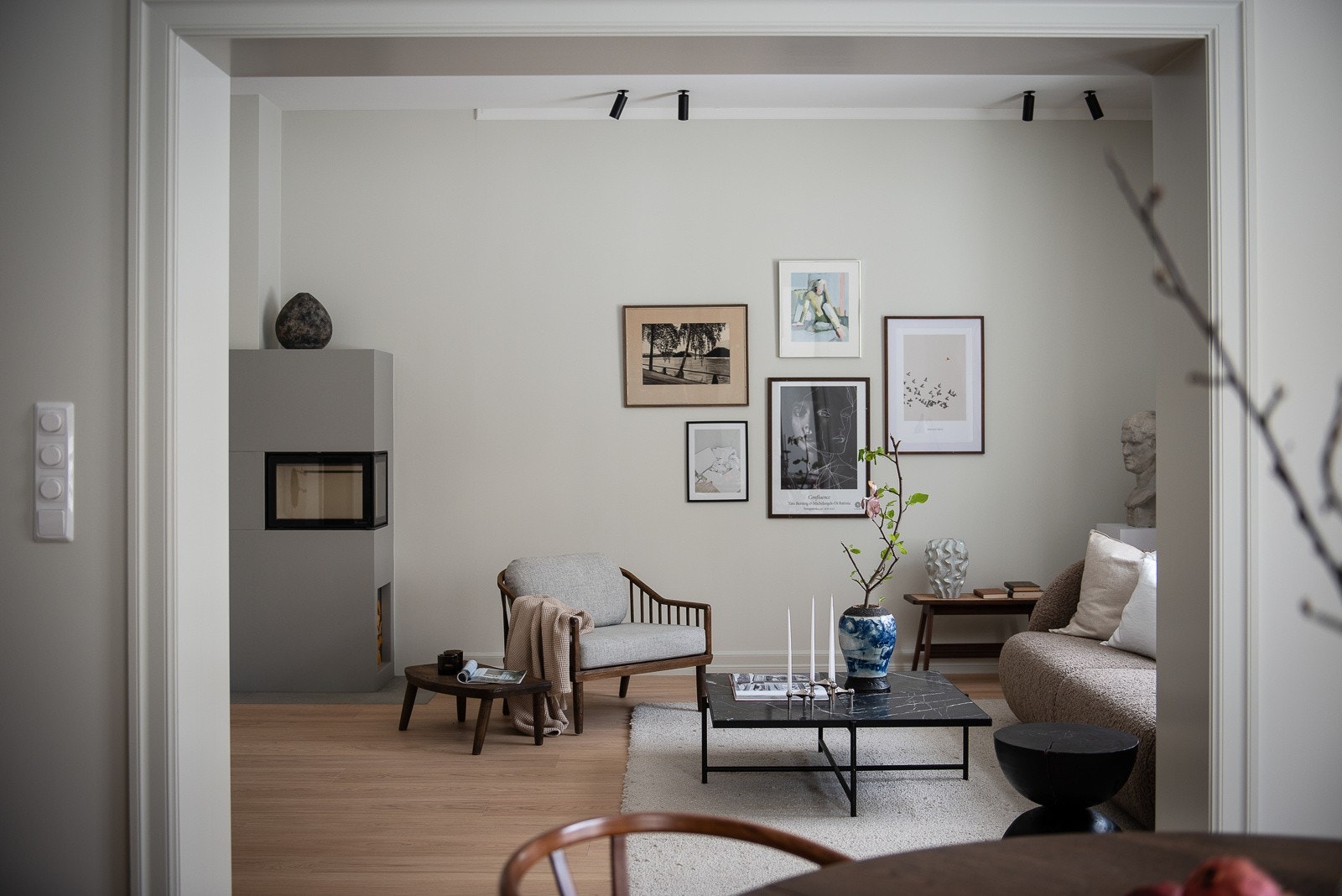 Lekker peis fra Nordpeis i stue gir knitrende hygge. Galleribilde