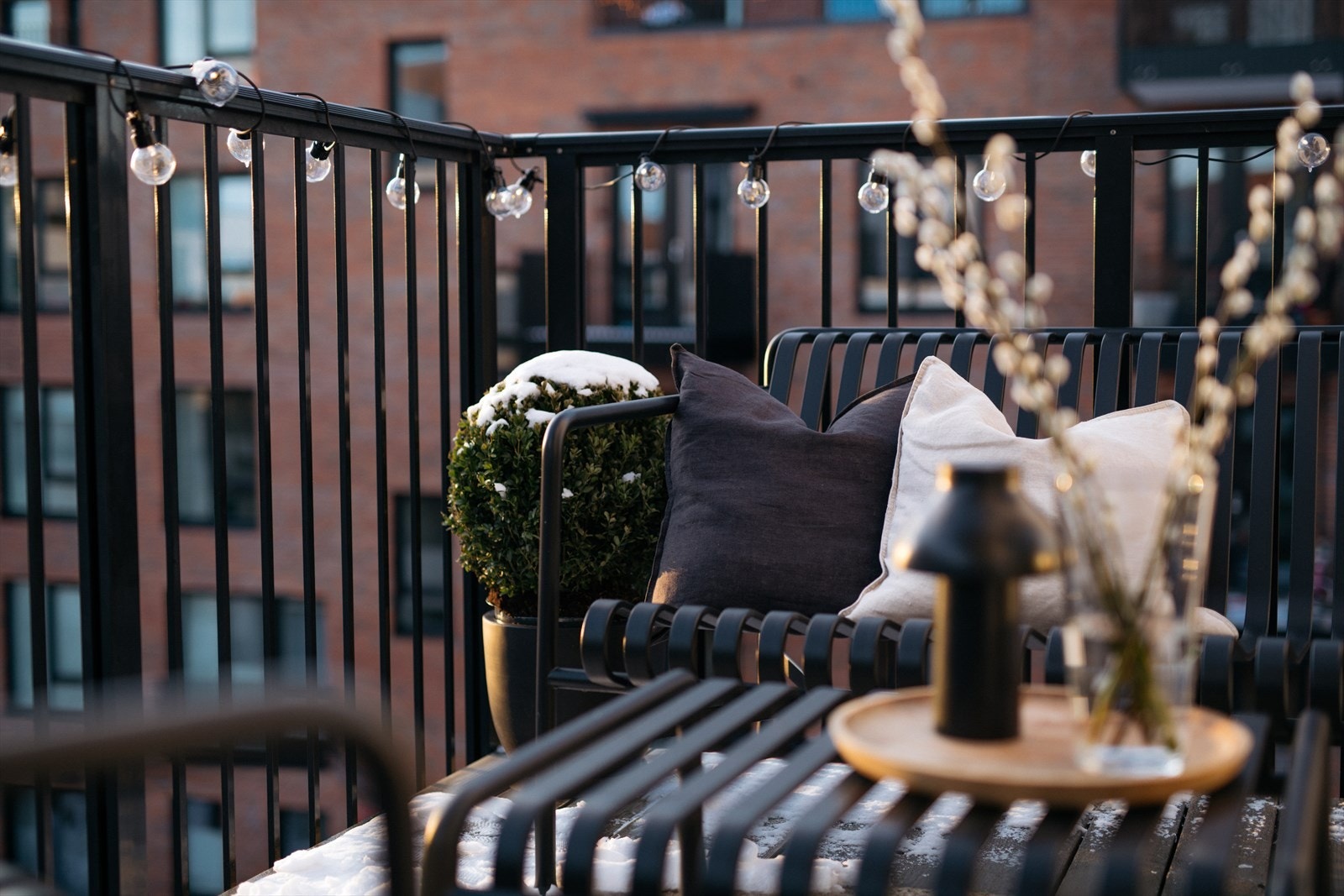 Fra stuen har du utgang til den syd-vestvendte balkongen Galleribilde