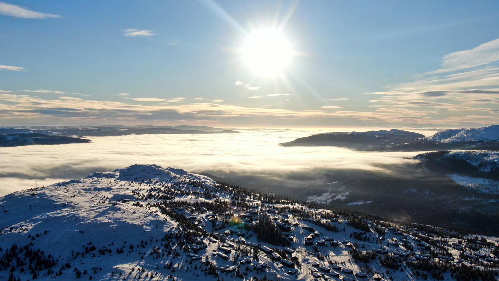 Hyttefeltet ligger rolig og usjenert til med fantastisk utsikt over Rondane Galleribilde