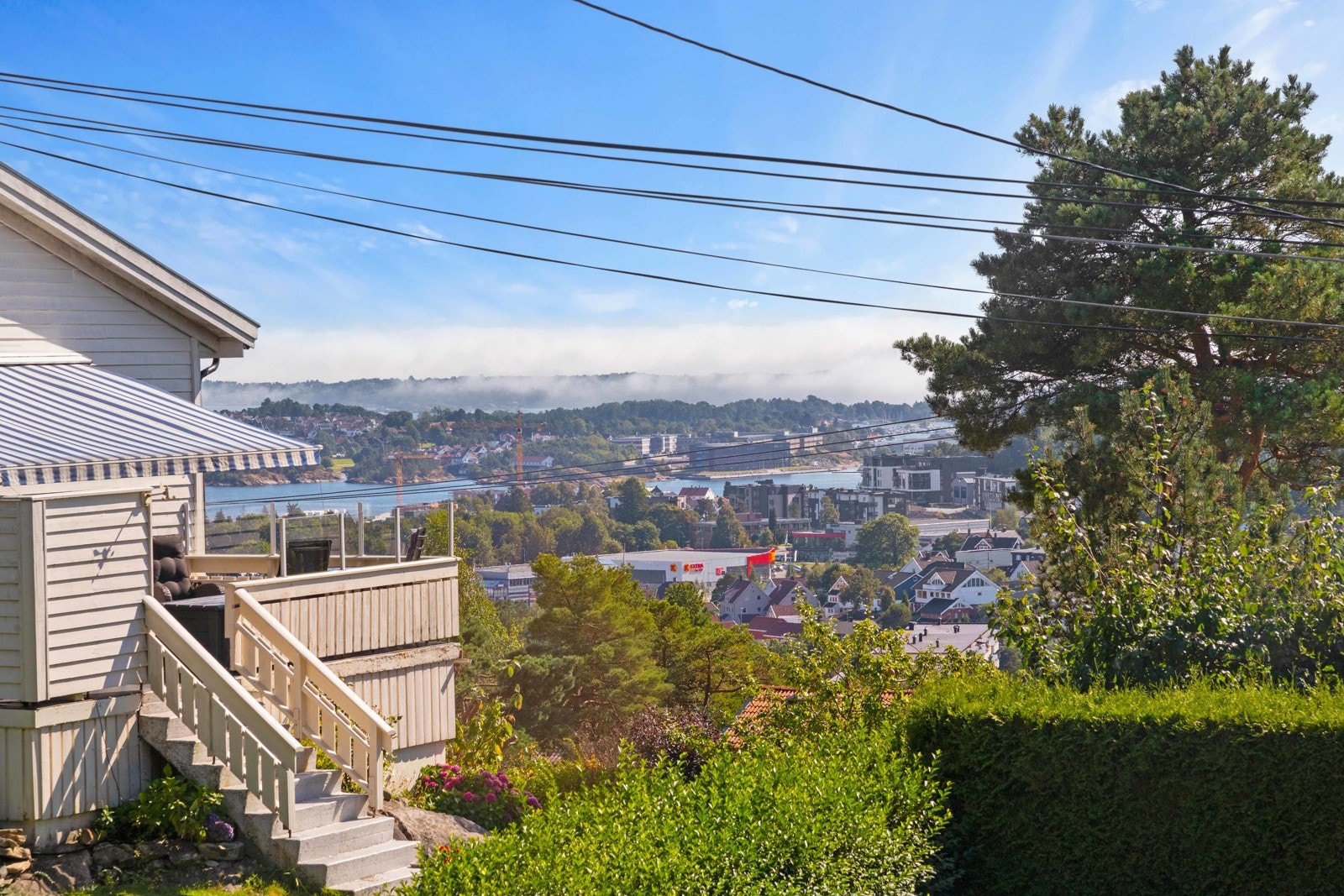 Fra tomten er det fiin utsikt Galleribilde