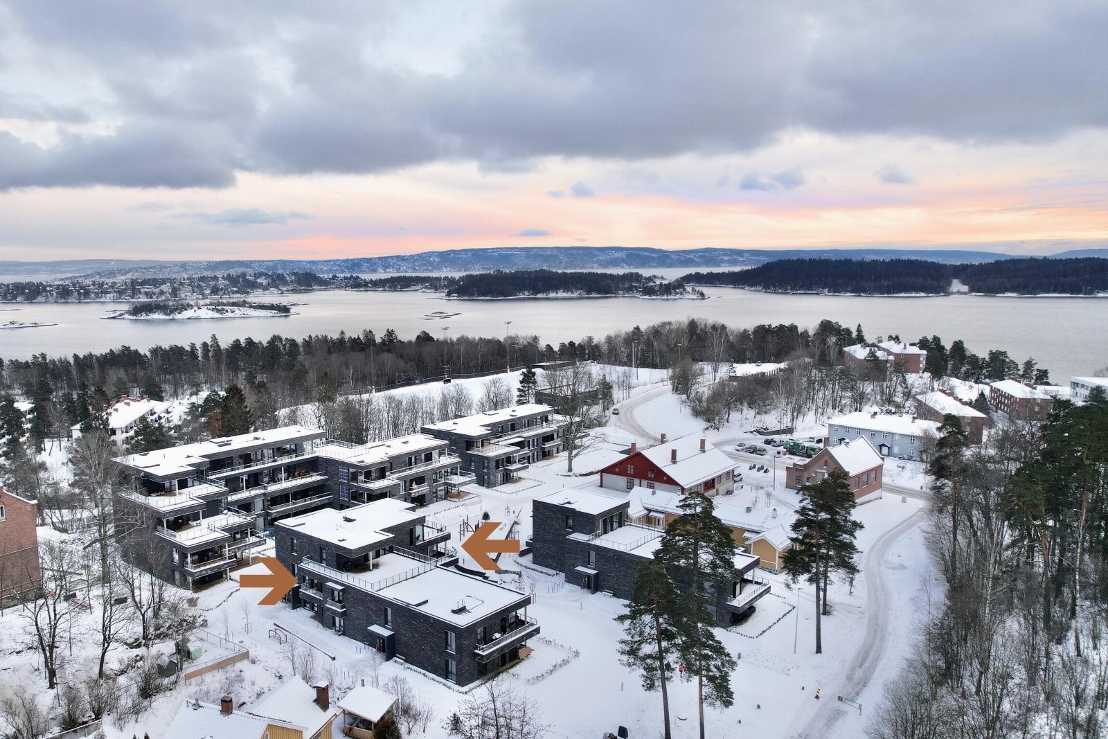 Her bor du sjønært til på en av Bærums flotteste boligtomter med en god intern beliggenhet Galleribilde