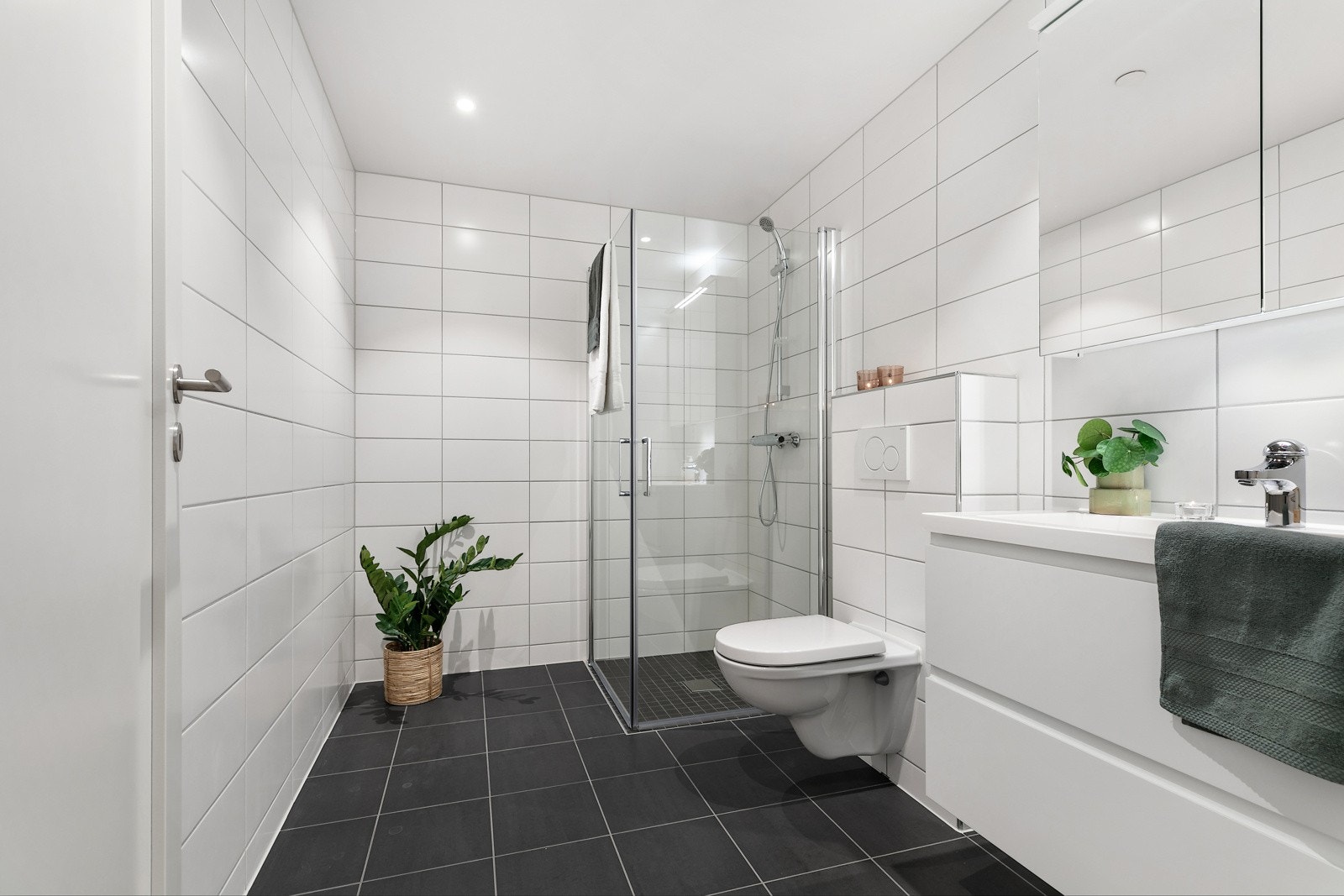 Hovedbad med inngang fra entré Galleribilde