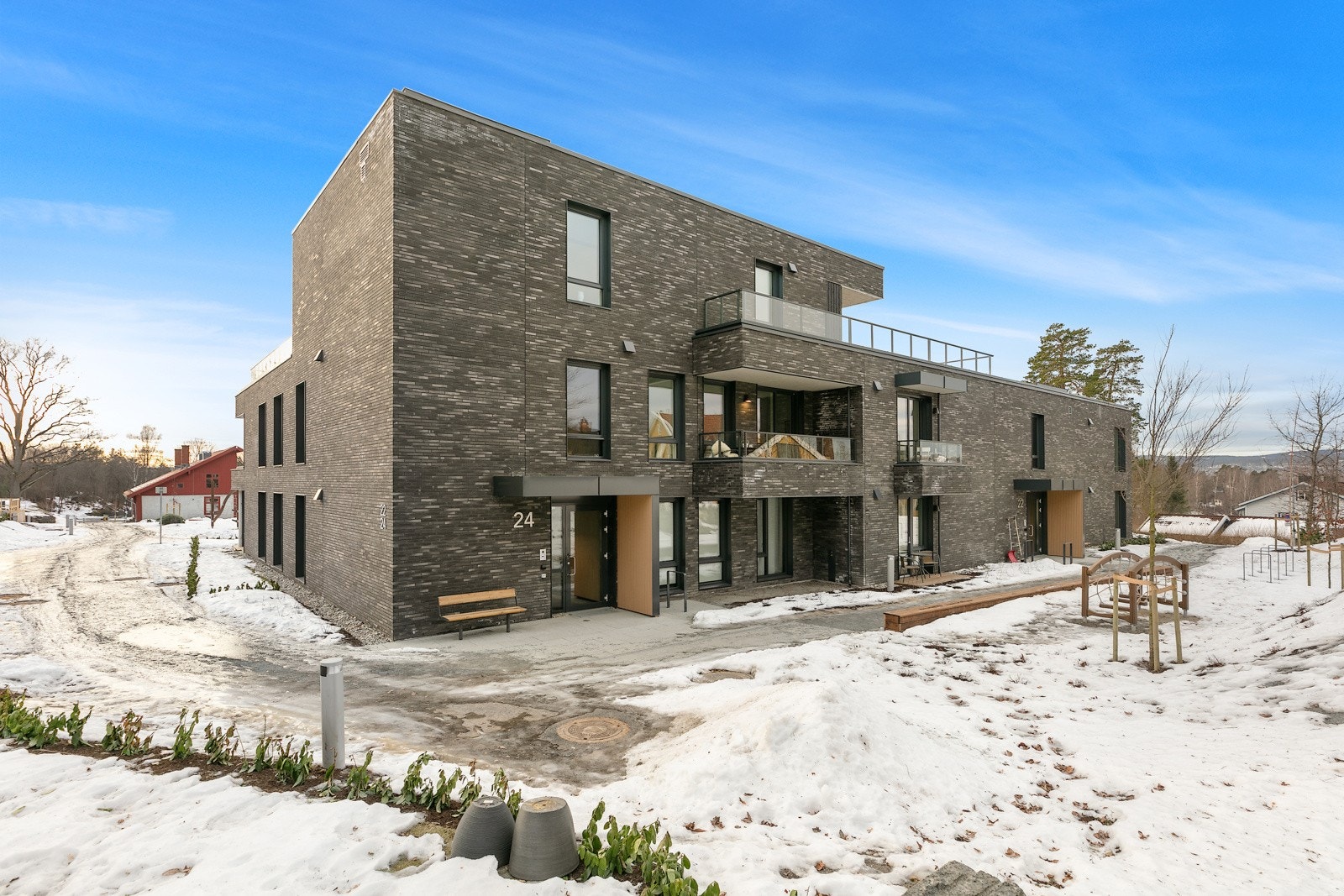 Det nyoppførte boligkomplekset i Veritas Have ligger fint til i terrenget Galleribilde