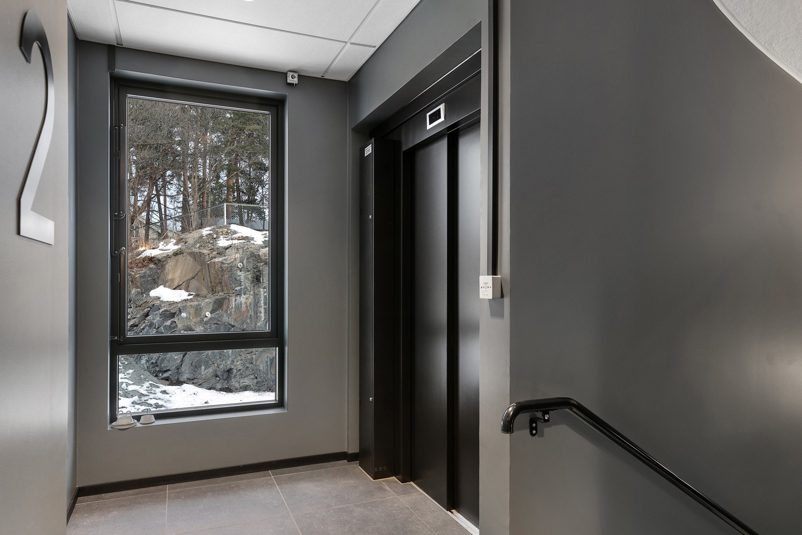 Leiligheten har adkomst fra felles oppgang med heis Galleribilde