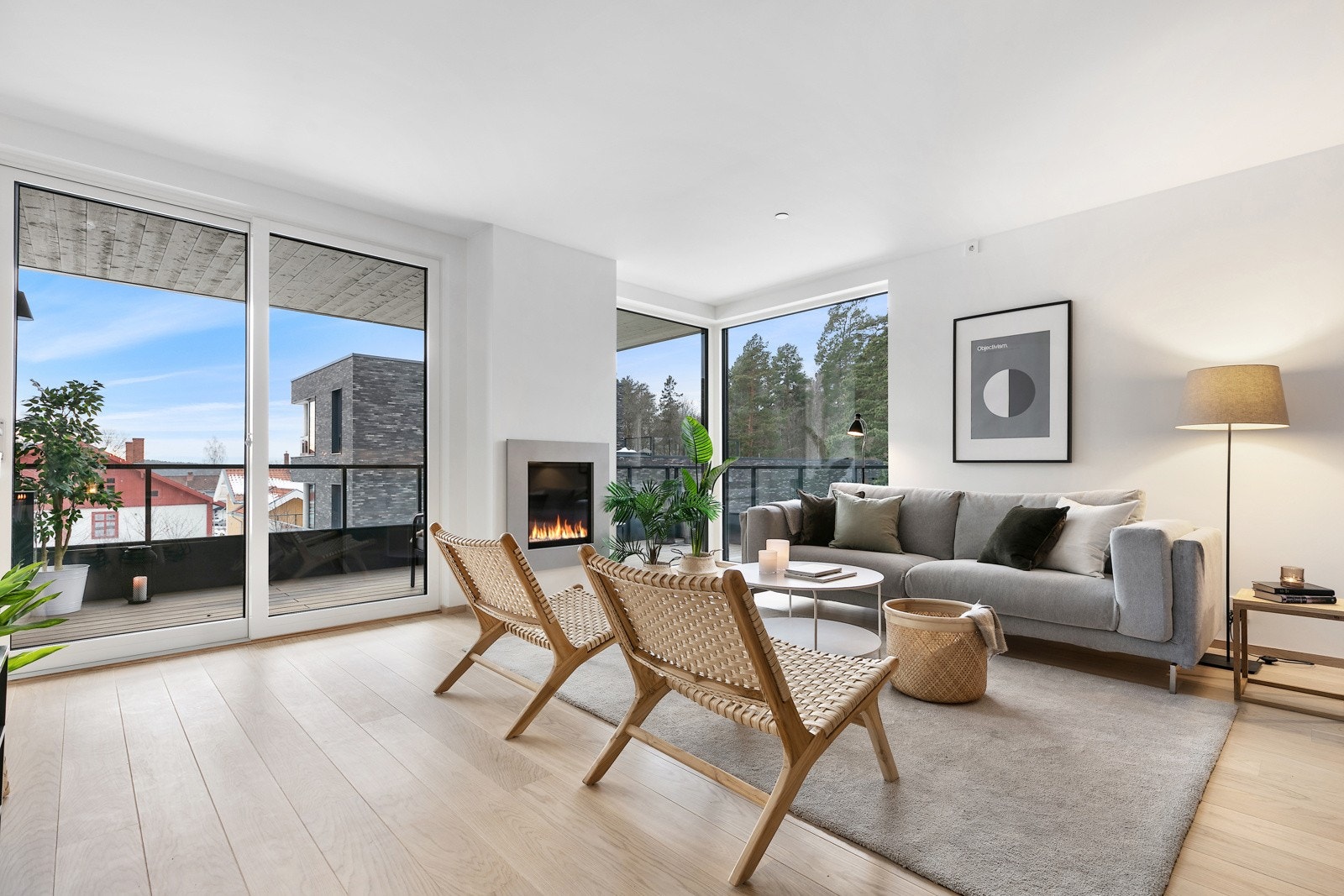 PrivatMegleren Sandvika har gleden av å presentere denne flotte nyoppførte 4-roms leiligheten med god planløsning og balkong på hver side Galleribilde