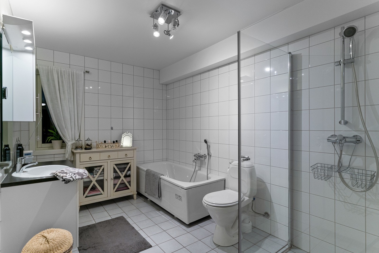 Badet fremstår i god stand, uten tegn til avvik, og er vurdert til tilstandsgrad 1 av takstmann Galleribilde