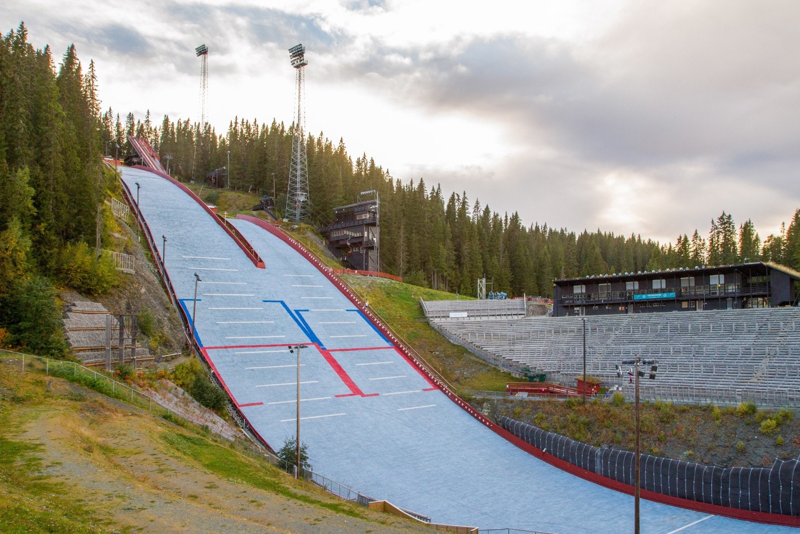 Fra boligen er det kun 6 minutter med bil til Granåsen skisenter Galleribilde