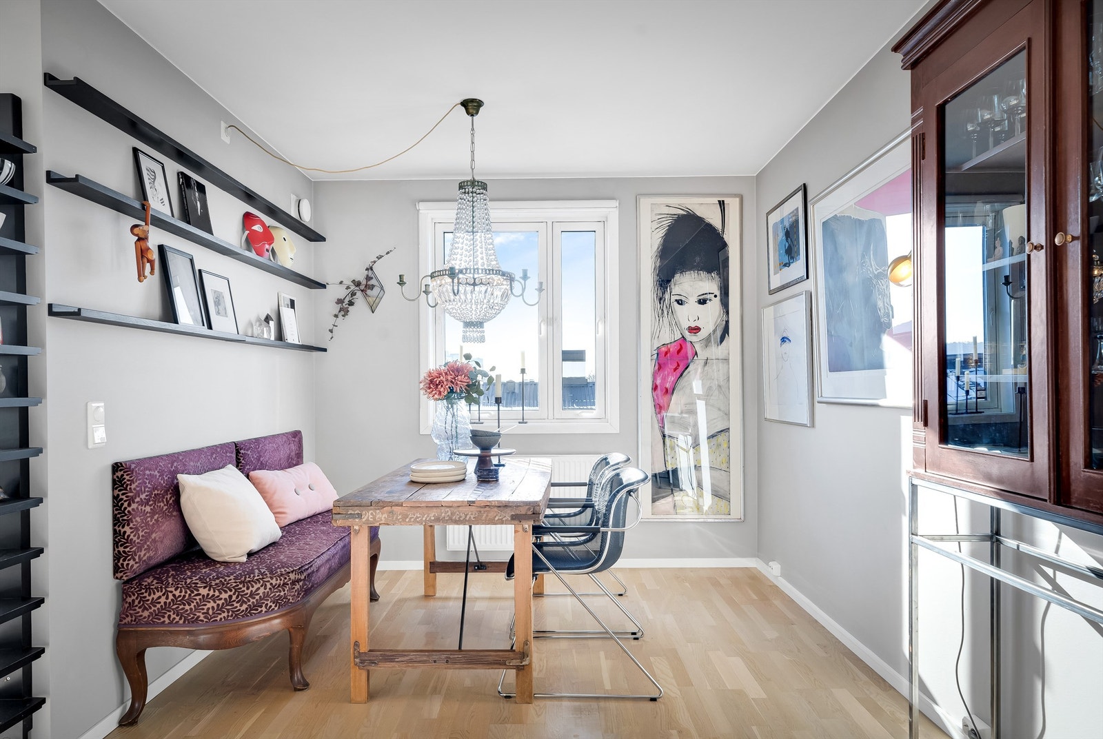 Oppvarming/varmtvann via fjernvarme er inkludert i felleskostnadene. Galleribilde