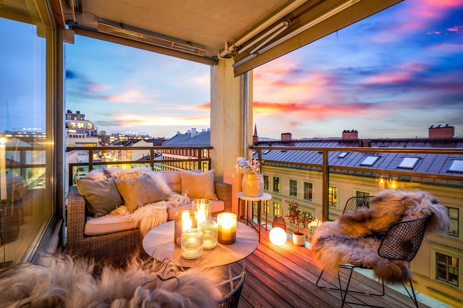 Leiligheten ligger høyt og fritt i 6. etasje i et nyere bygg fra 2007 på idylliske Rodeløkka. Galleribilde