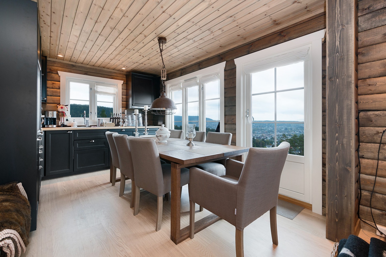 Bilde er tatt av lignende hytte som er påkostet fra standard leveranse Galleribilde