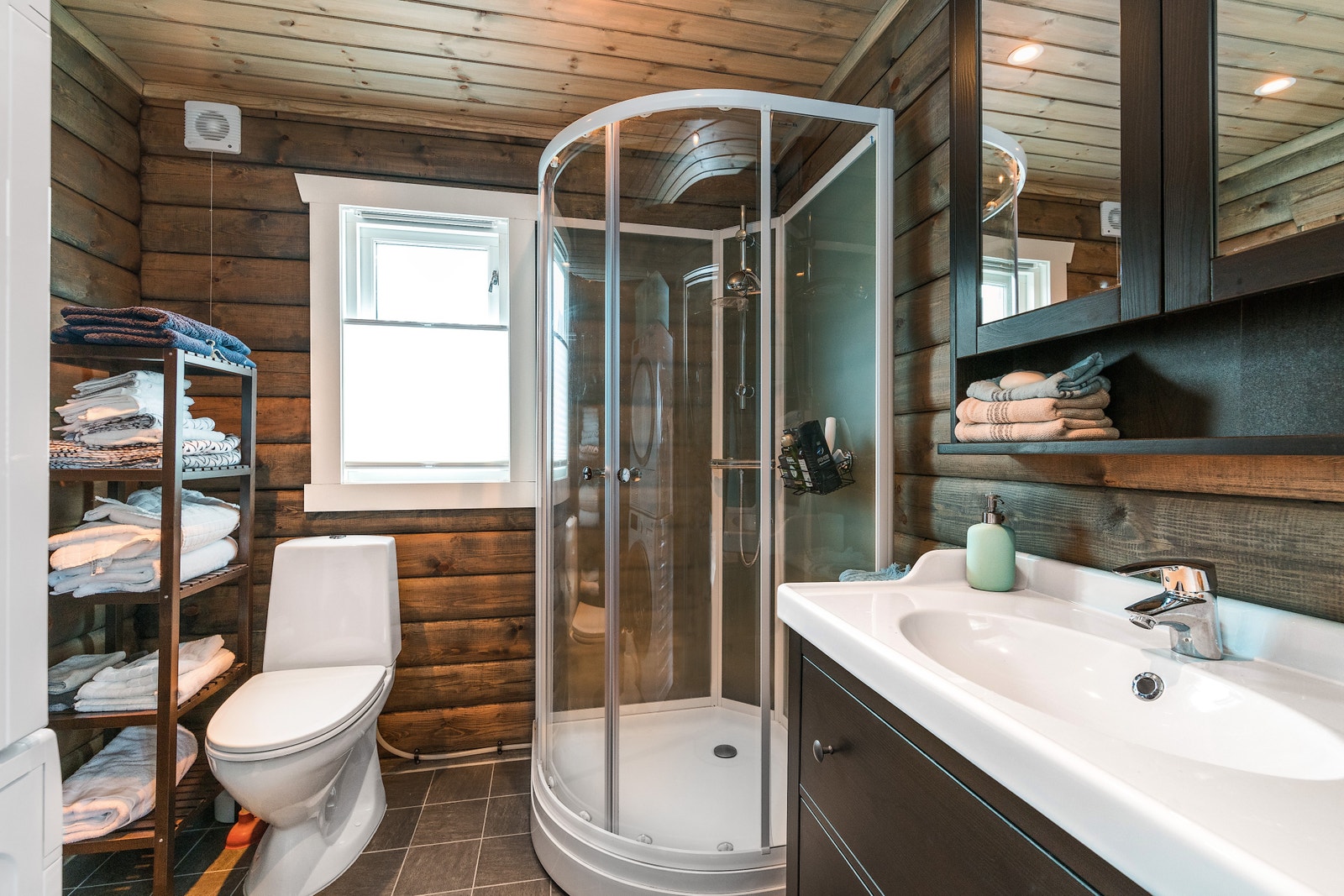 Bilde er tatt av lignende hytte som er påkostet fra standard leveranse Galleribilde