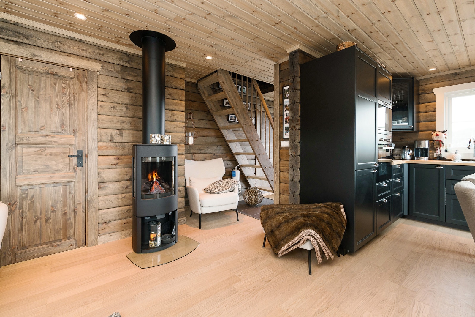 Bilde er tatt av lignende hytte som er påkostet fra standard leveranse Galleribilde