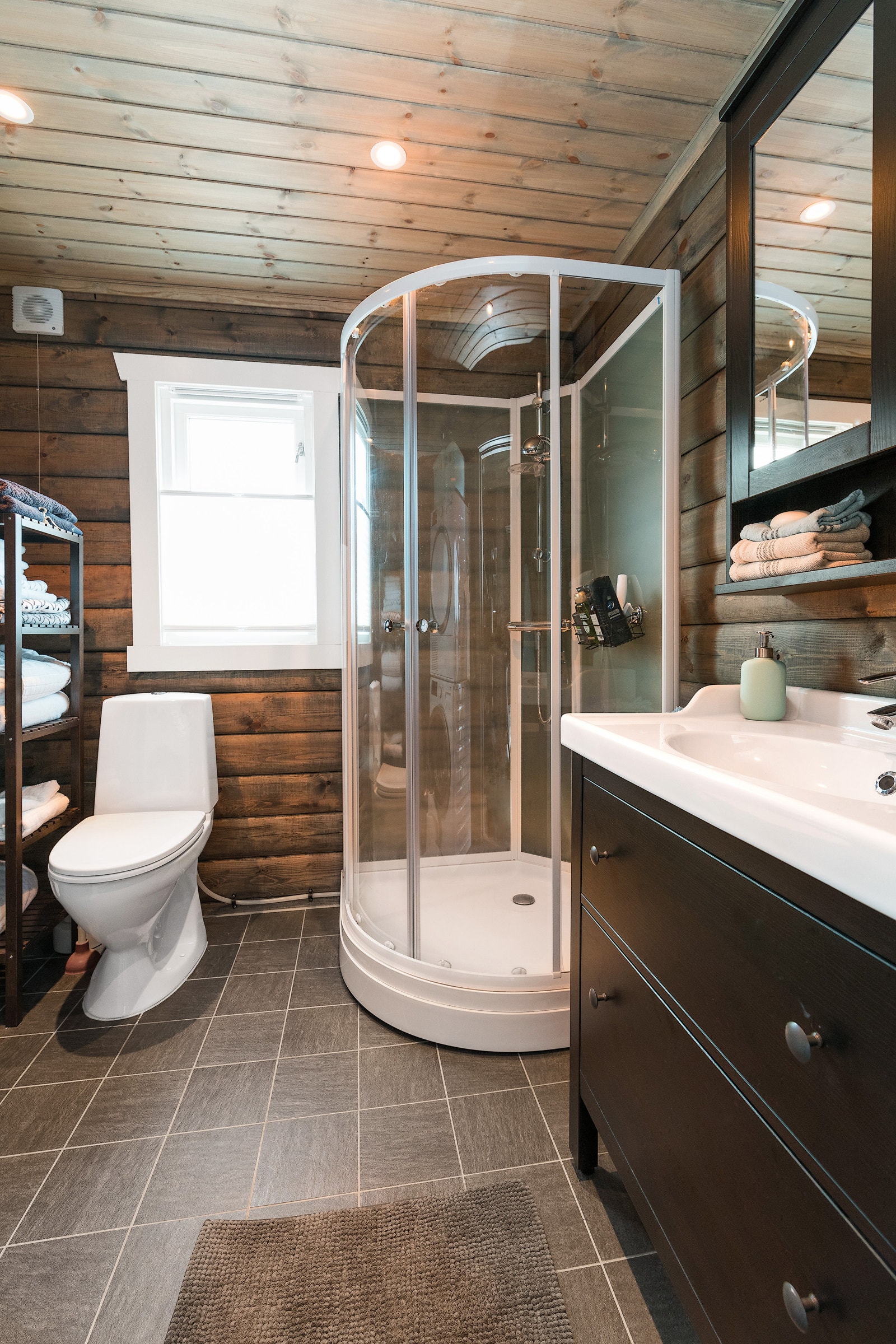 Bilde er tatt av lignende hytte som er påkostet fra standard leveranse Galleribilde