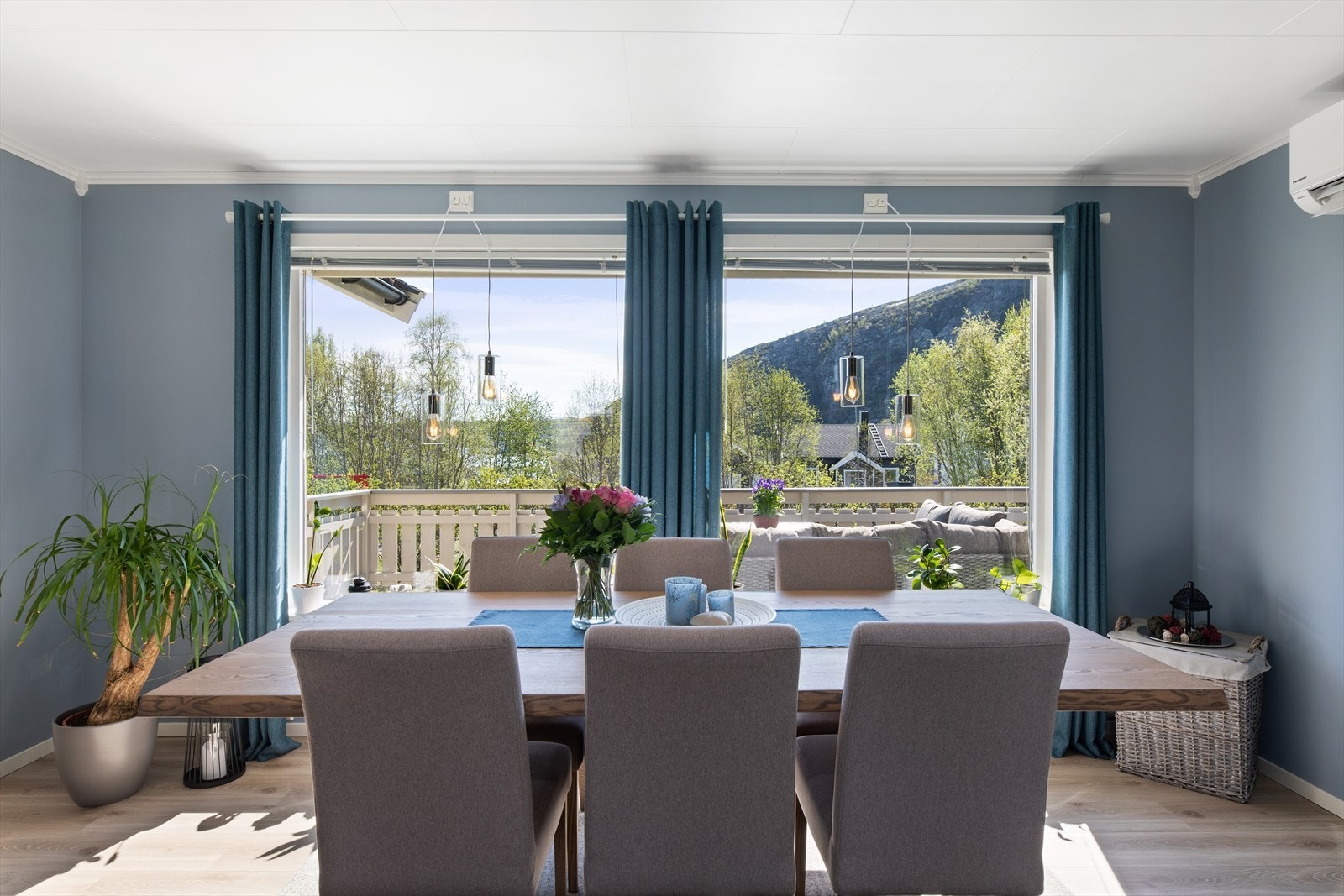 Utsikt fra spisestue Galleribilde