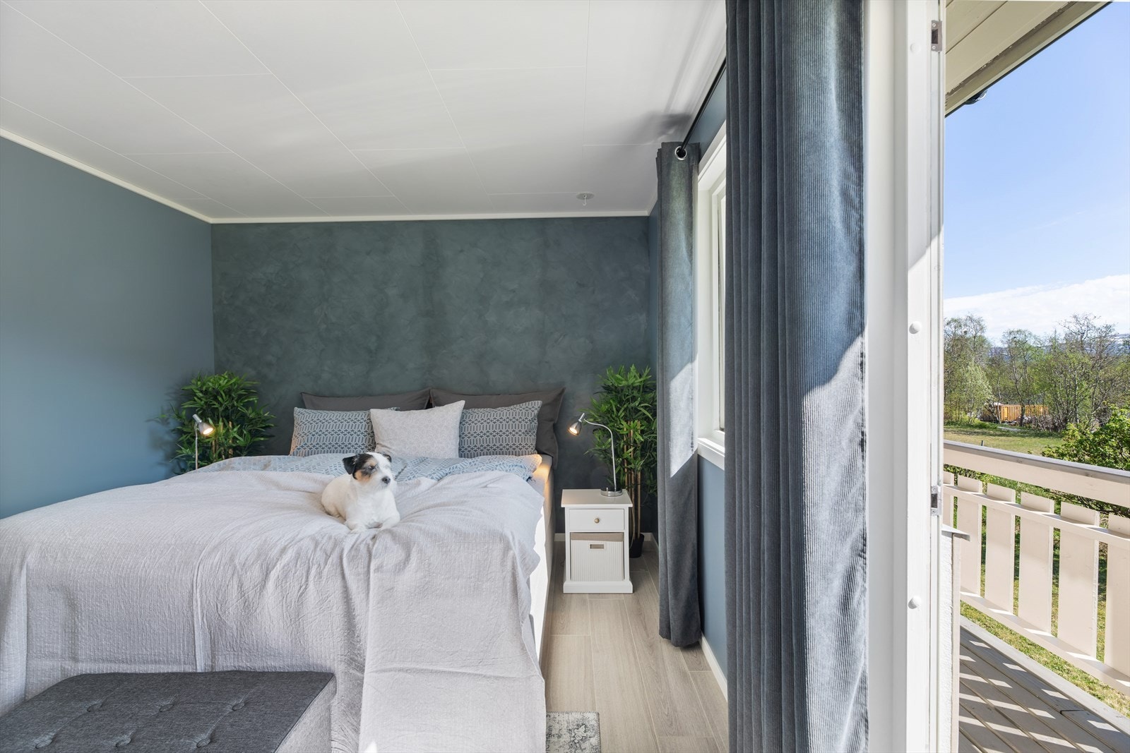 Hovedsoverom med adkomst til veranda Galleribilde