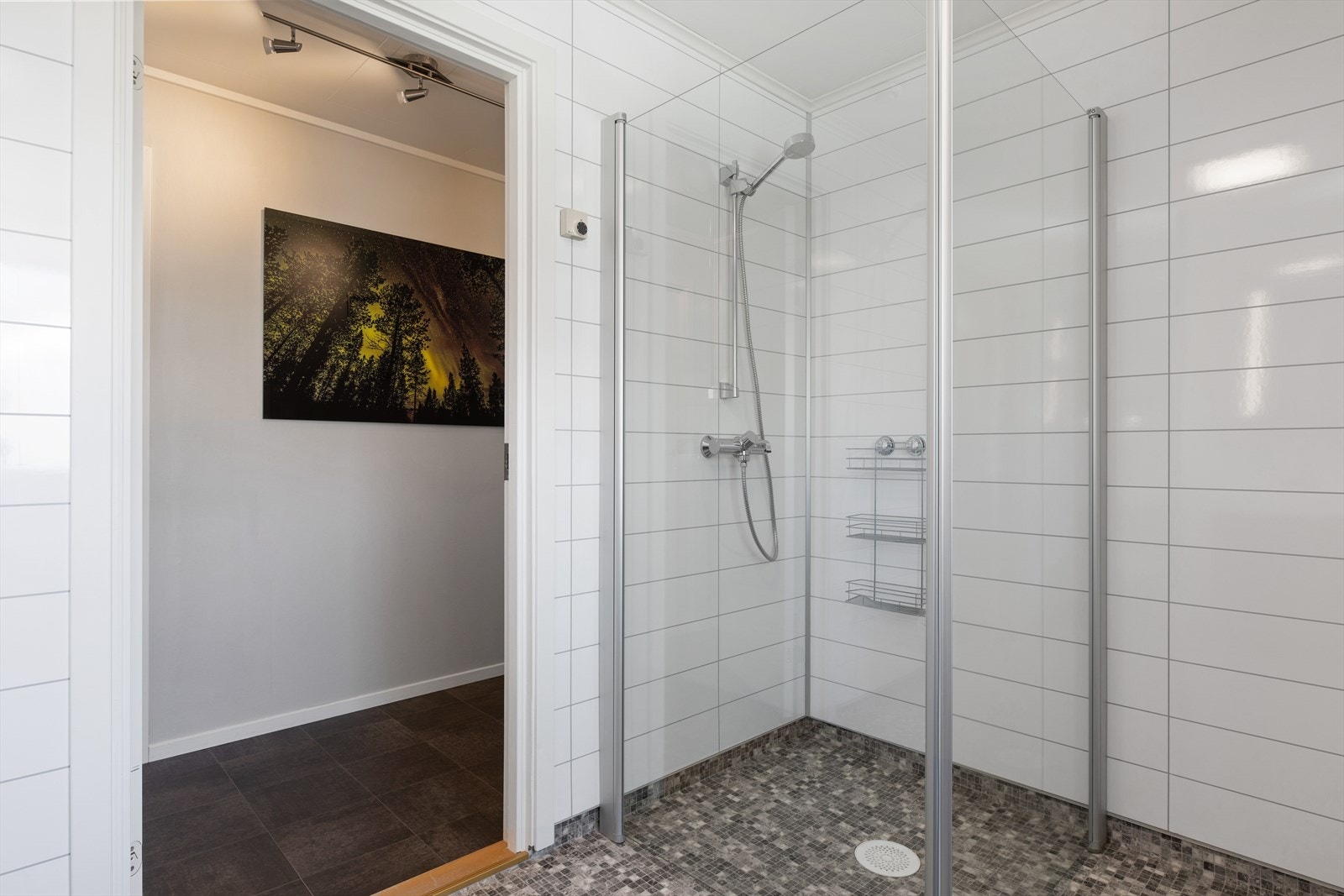 Innfellbare dusjvegger på badet i 1. etasje Galleribilde