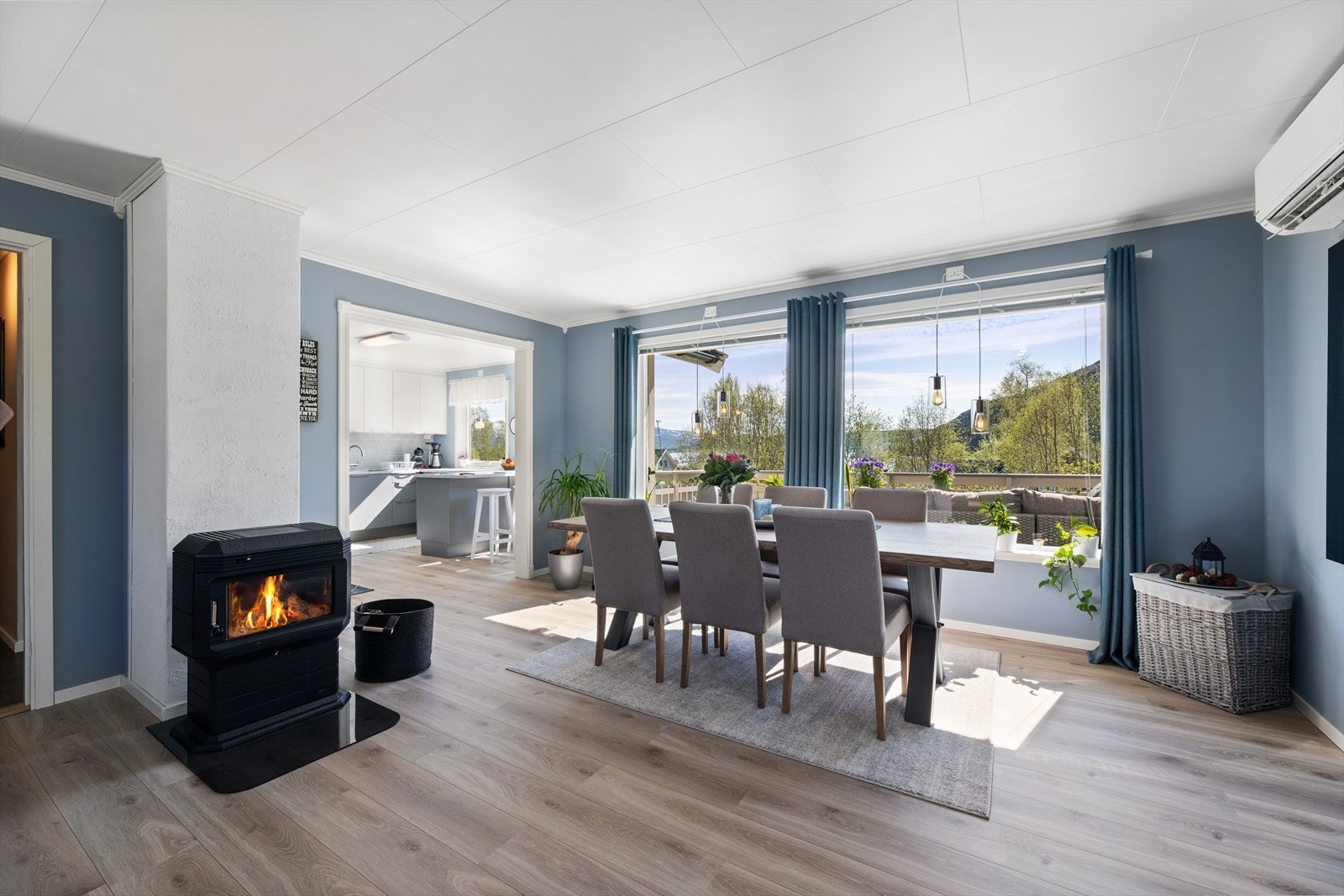 Spisestue - kraftig varmepumpe for behagelige temperaturer året rundt Galleribilde