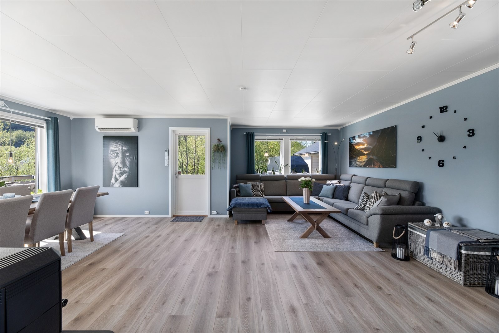 Spisestue og stue Galleribilde