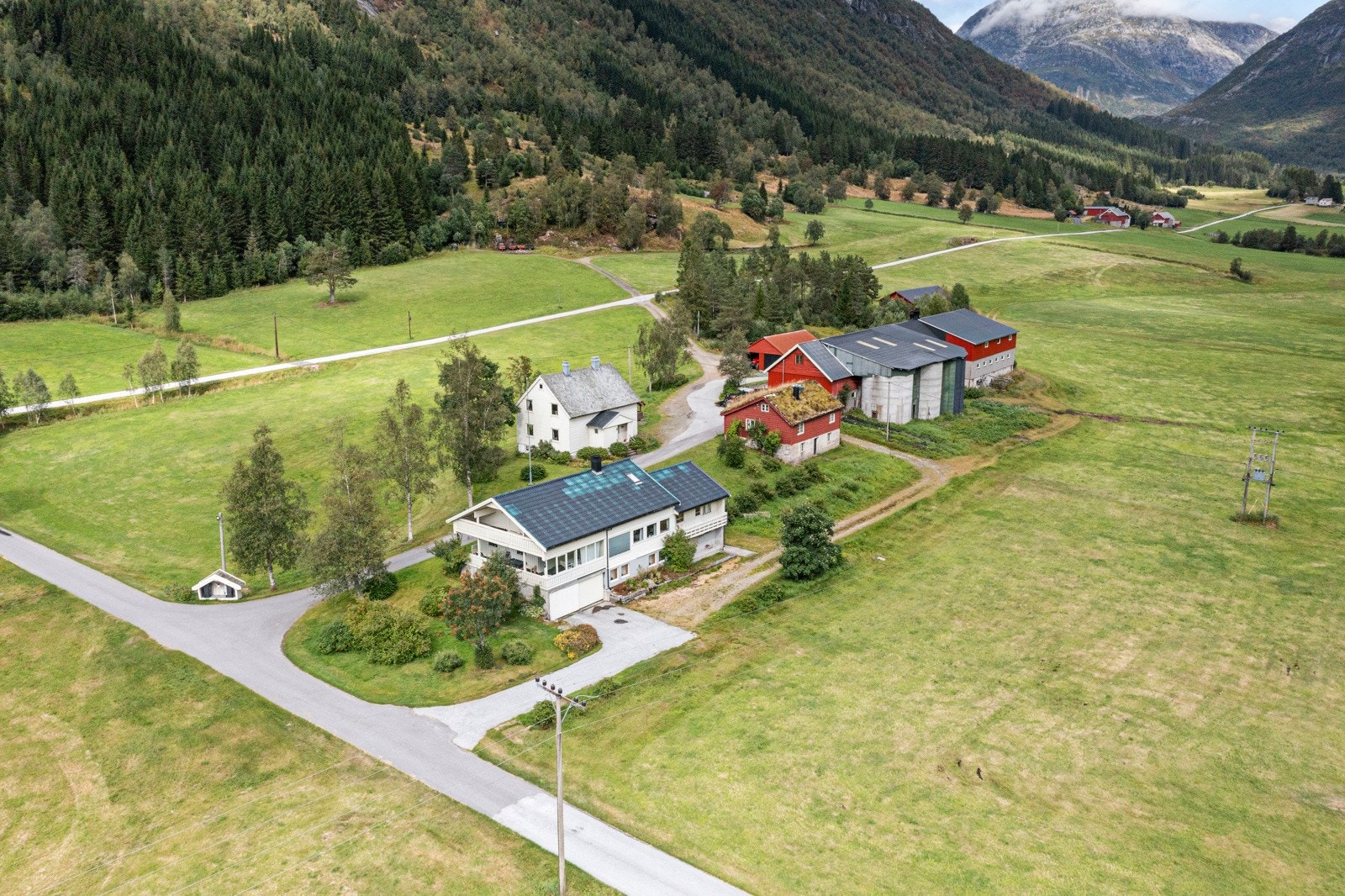 Haukedalsvegen 1263 - Våningshuset ble oppført i 1980 og påbygd i 1991 Galleribilde