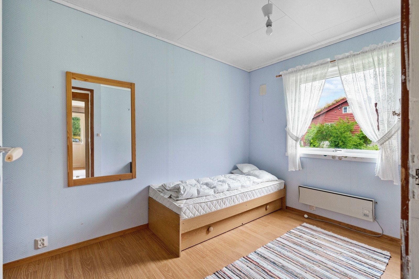 Våningshus - soverom, boligen er i dag innredet med 5 soverom Galleribilde