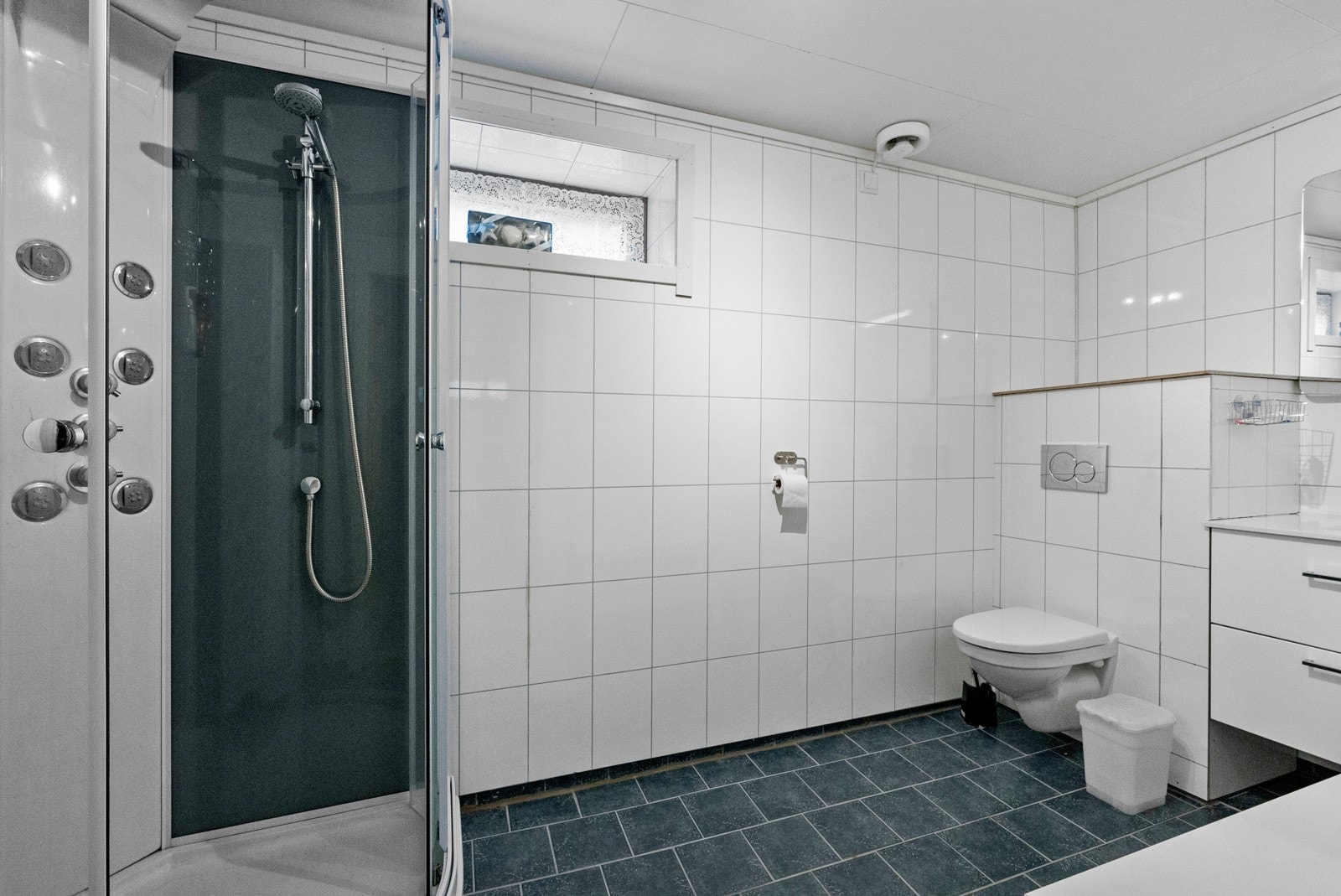 Våningshus - Bad underetasjen Galleribilde