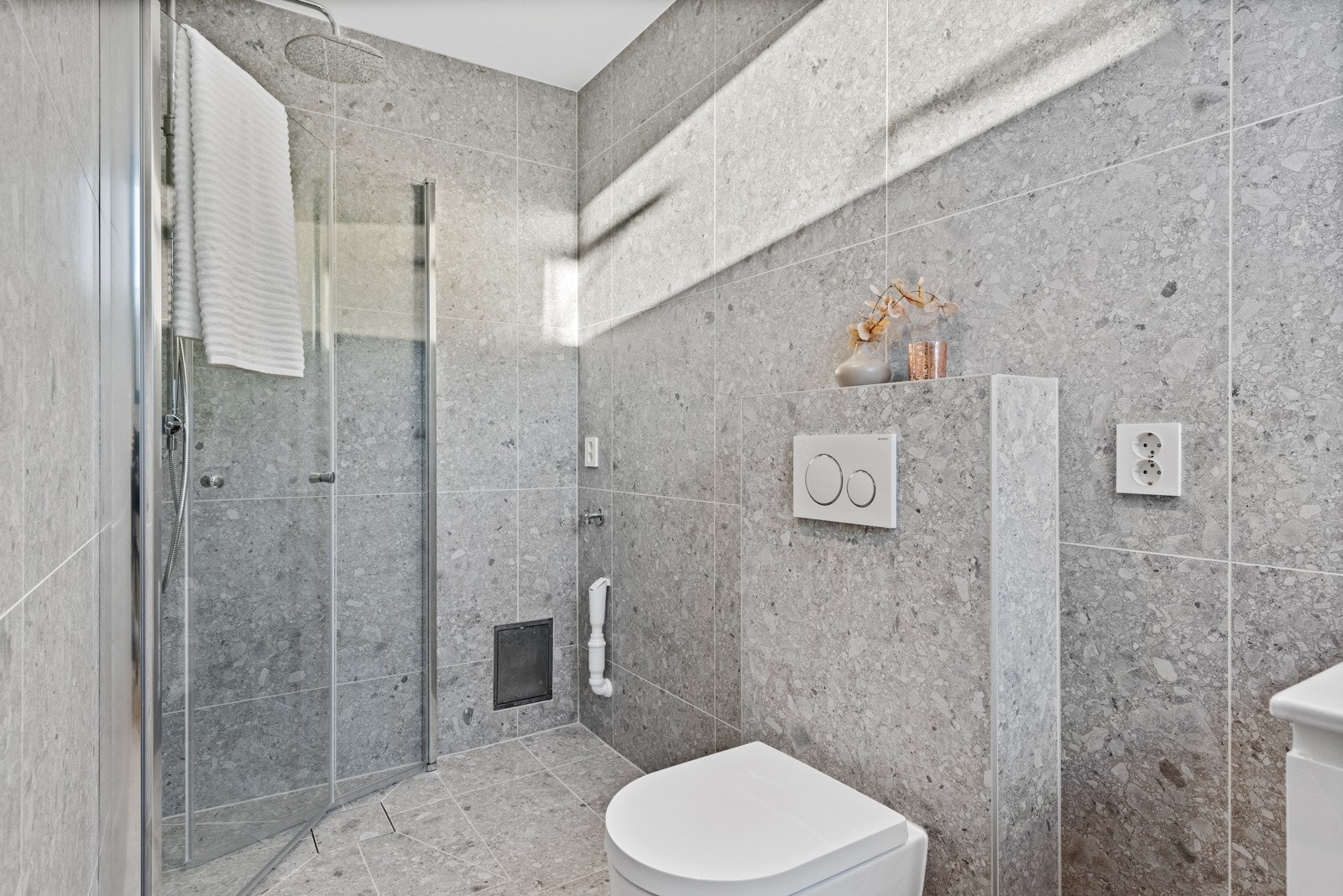Det er også opplegg for vaskemaskin på dette badet. Galleribilde
