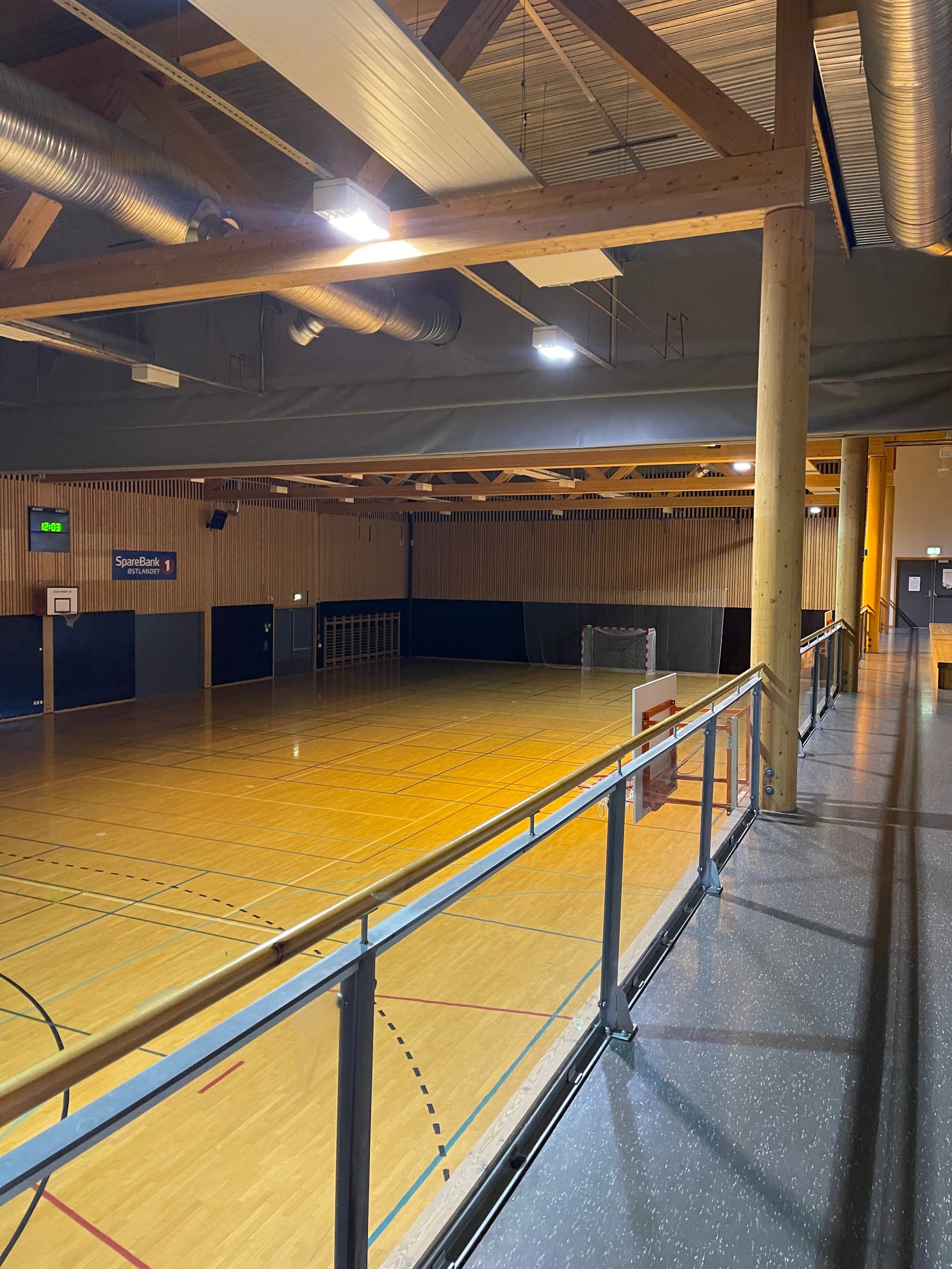 Kort vei også til Storstua som er kommunens hovedarena for idrett og kultur Galleribilde