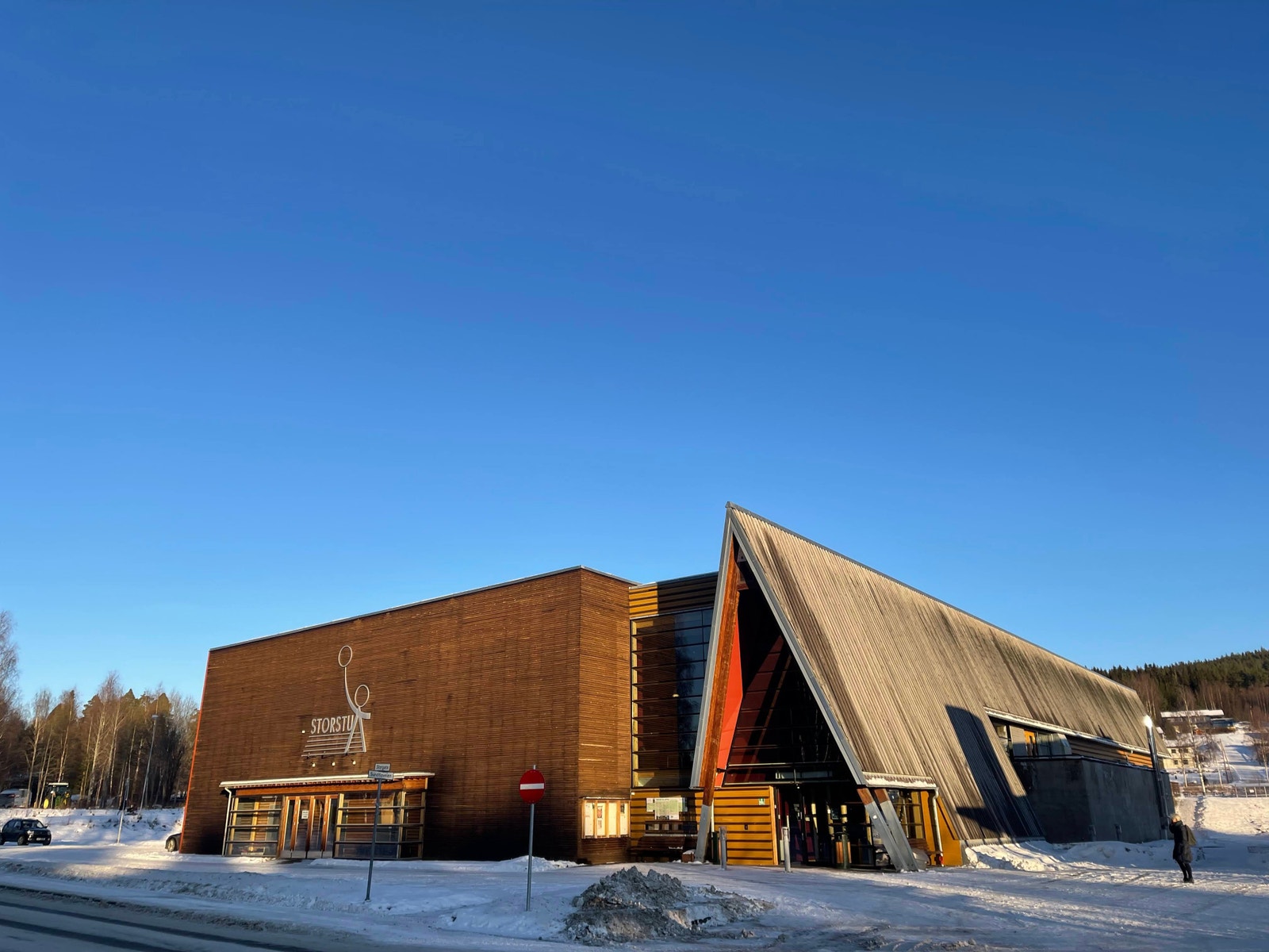 Kort vei også til Storstua som er kommunens hovedarena for idrett og kultur Galleribilde