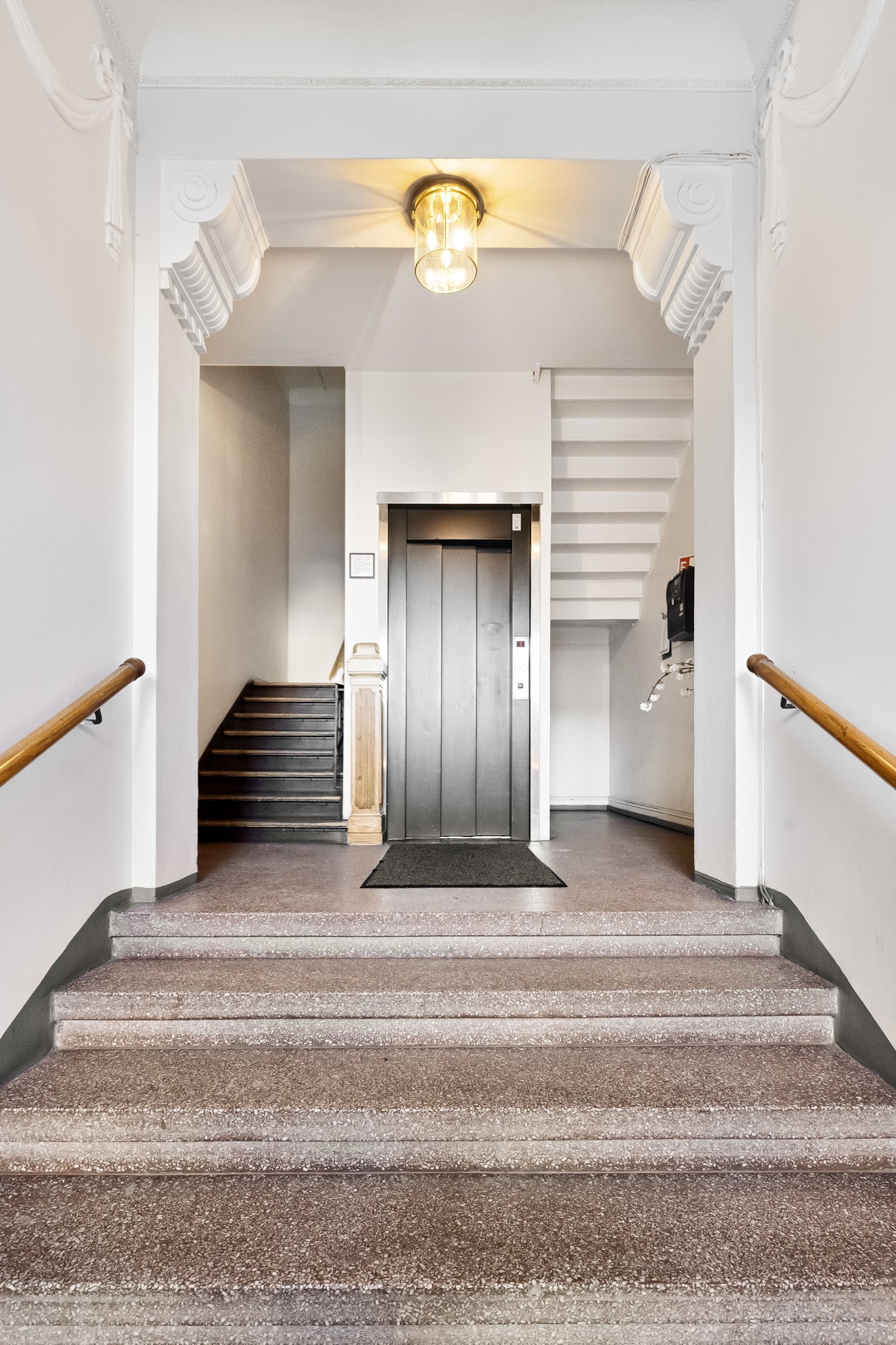 Eckersbergs gate 53 er en hyggelig og klassisk bygård, med representative fellesarealer. Galleribilde