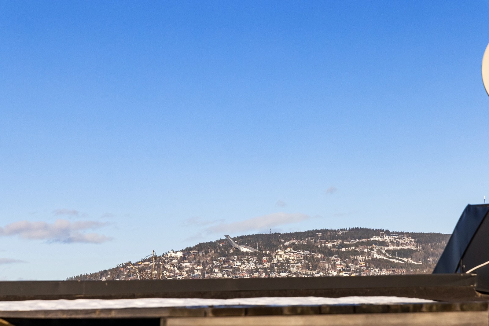 Utsyn også mot Holmenkollen fra terrassen. Galleribilde