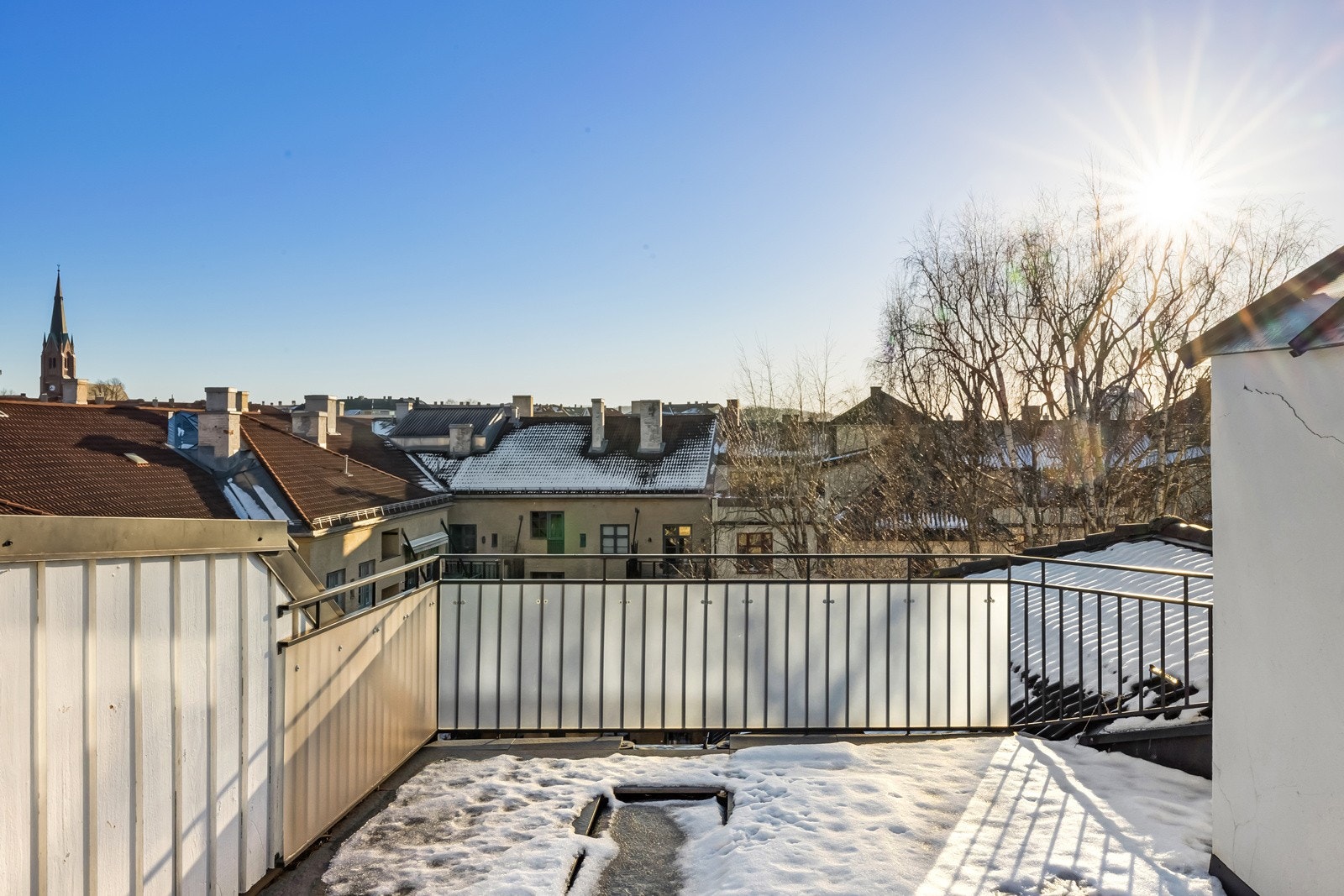 Luftig og hyggelig utsyn fra terrassen. Galleribilde