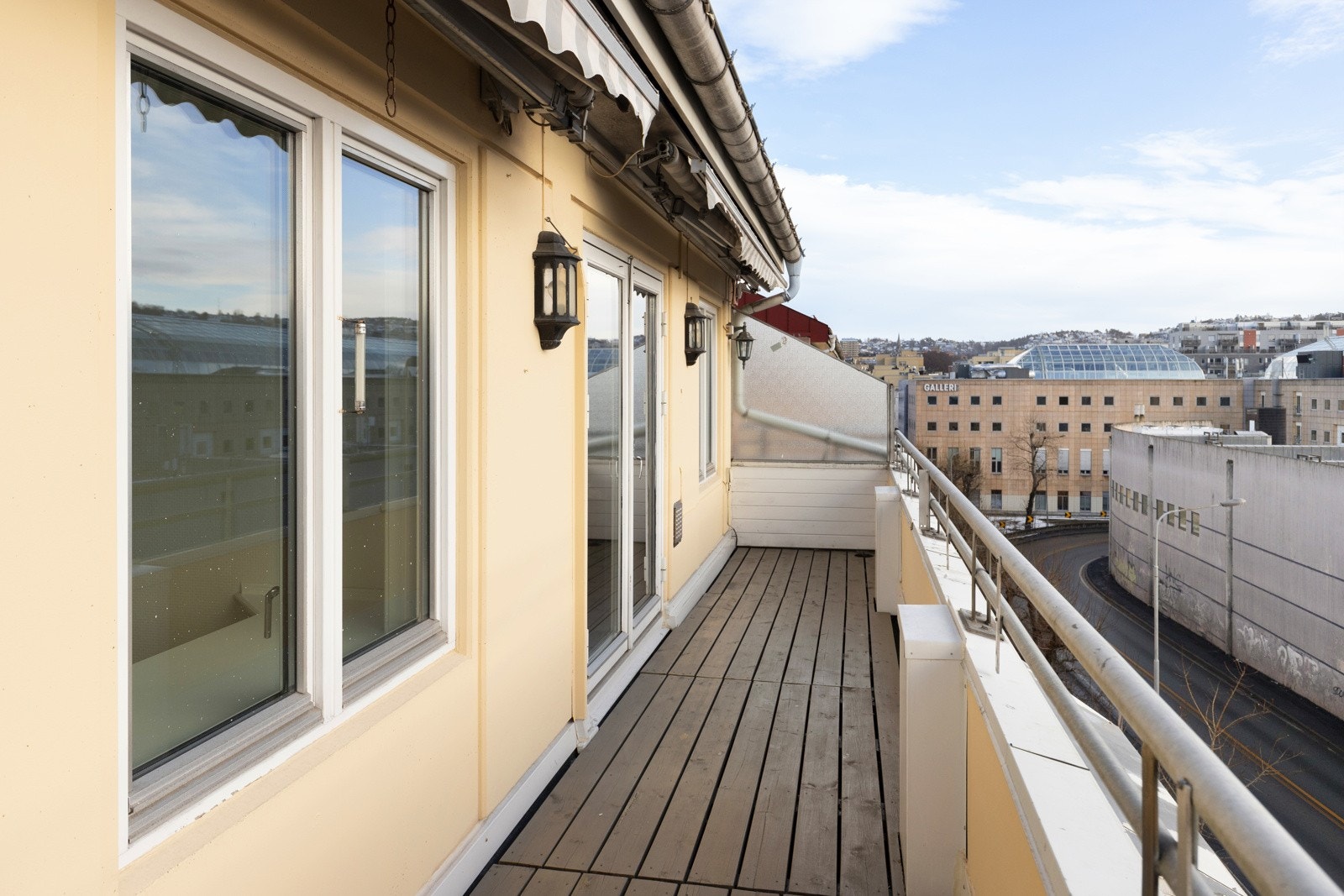 Fra stuen er det utgang til solrik vestvendt balkong på hele 13m². Galleribilde