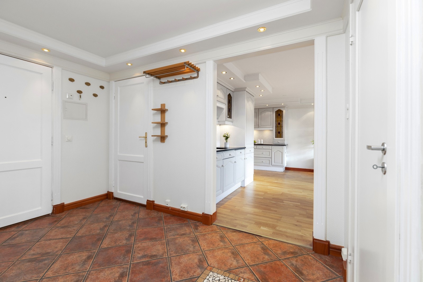 Hyggelig og innbydene entré med gulvvarme. Galleribilde