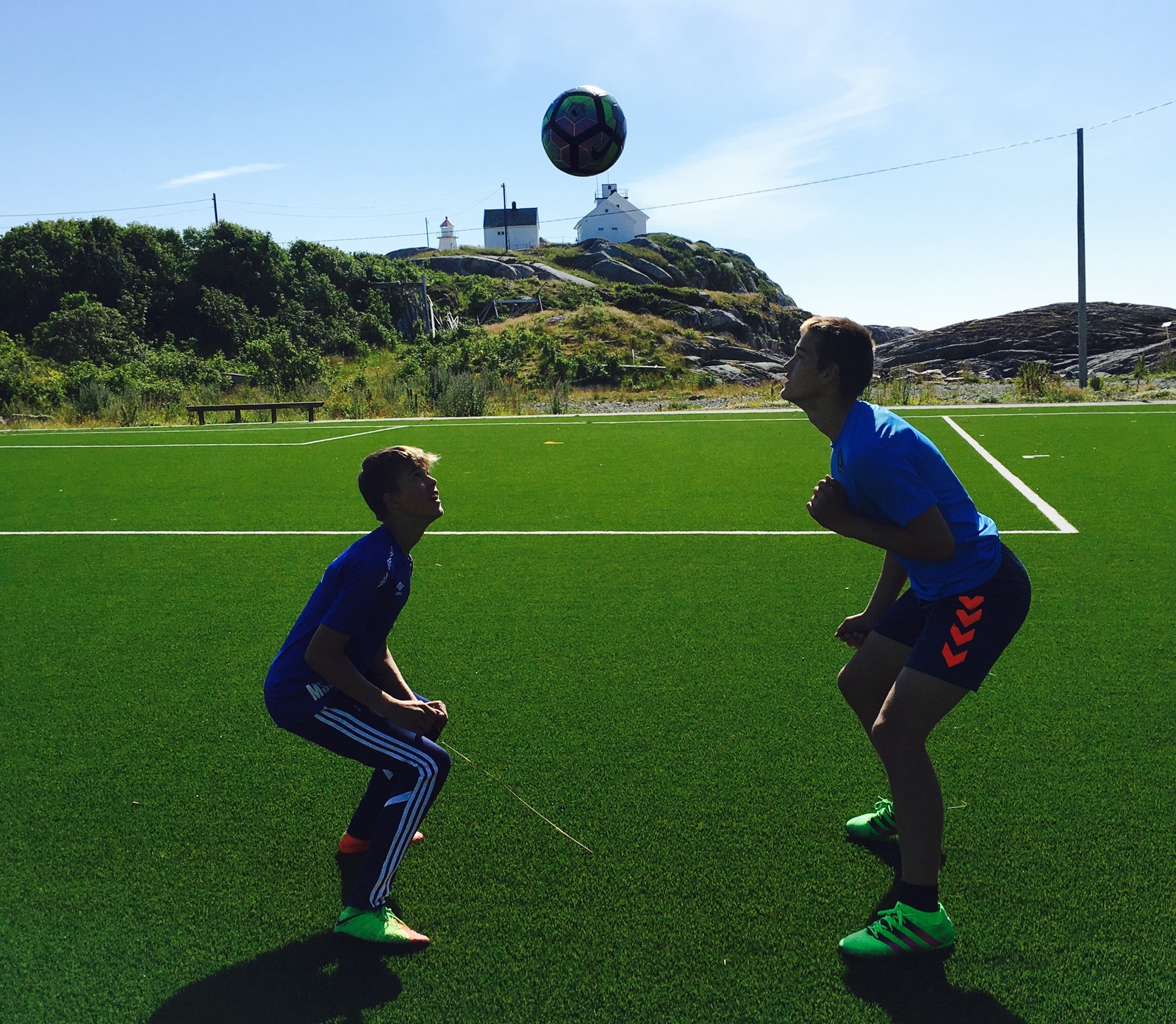 Verdens fineste ? ....fotballbane finnes i Henningsvær Galleribilde