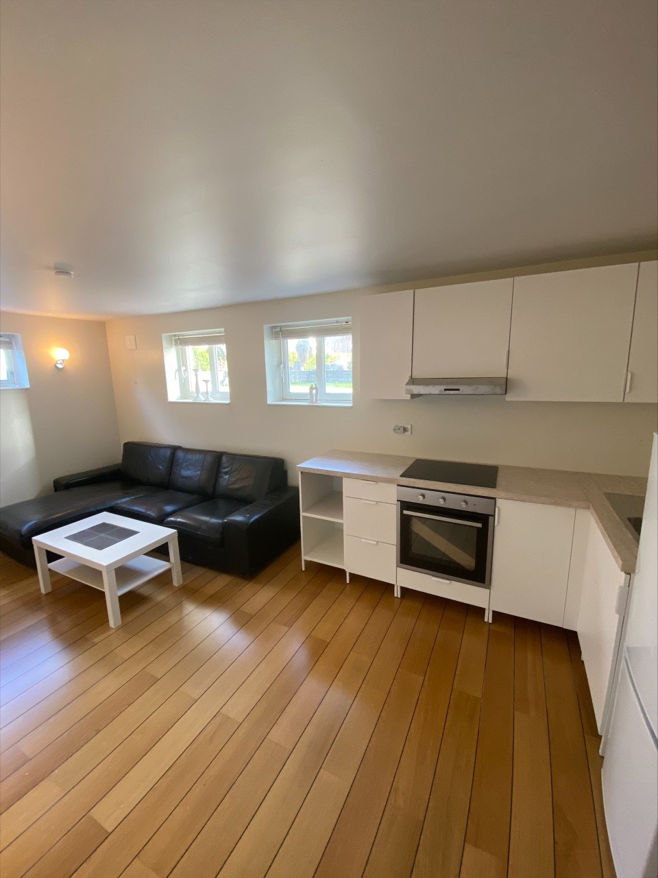 Stue med kjøkken Galleribilde