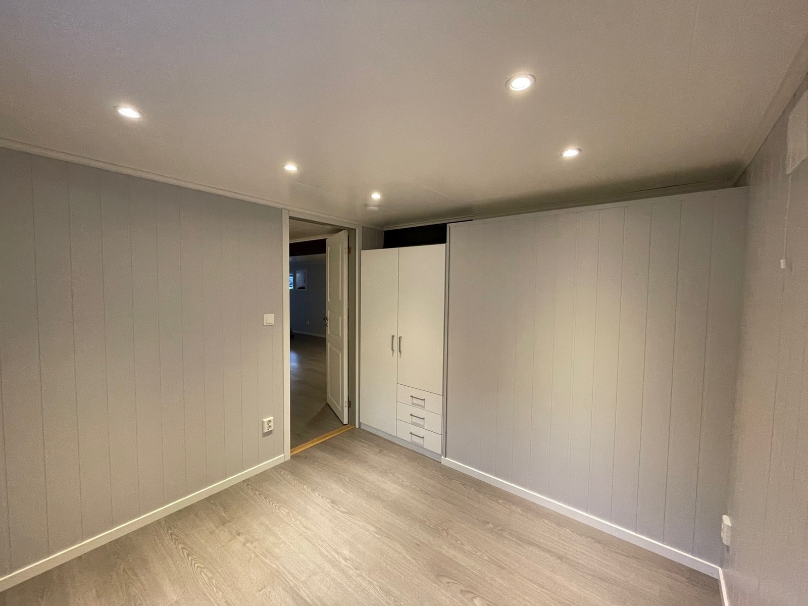 Soveroom 2 med garderobeskap Galleribilde