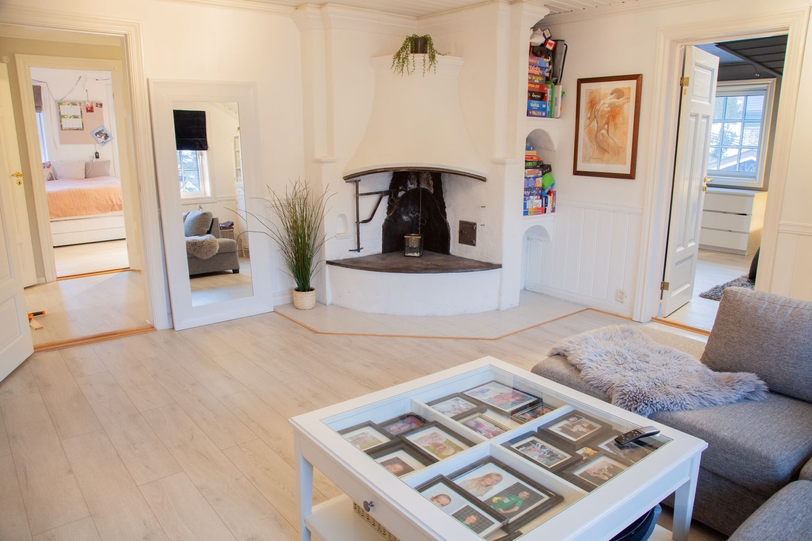 Peis stue 2. etg - Livingroom 2. floor with open fireplace. Galleribilde