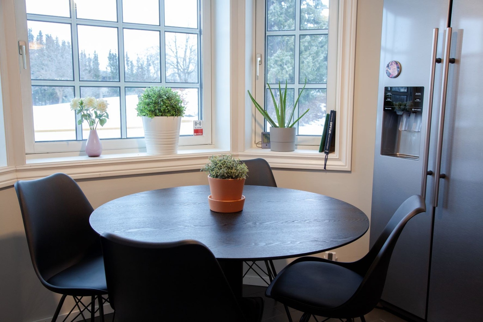 Fin spiseplass på kjøkkenet. (Kitchen breakfasttable) Galleribilde