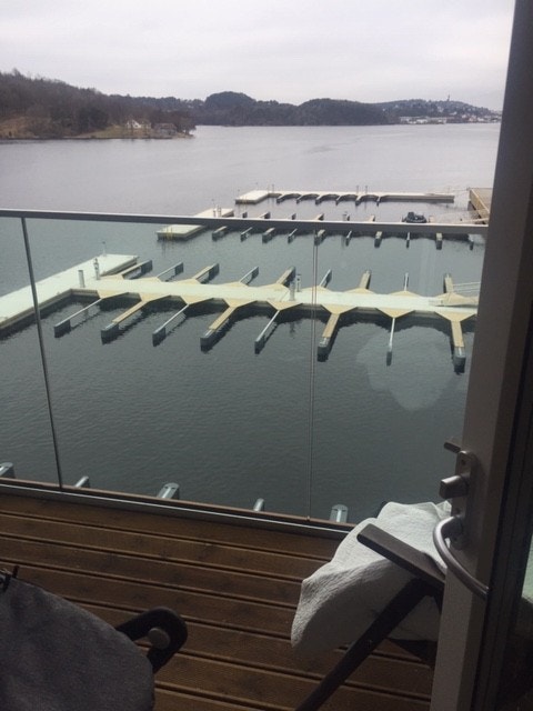15.Balkong mot båtplass og Arendal Galleribilde