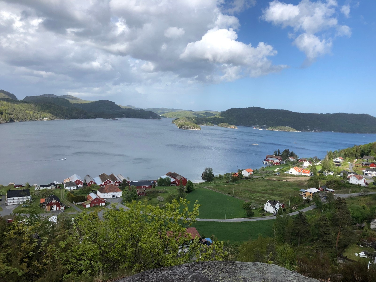 Utsikt fra utkikkspunktet Fløyknatten i nærområdet. Galleribilde