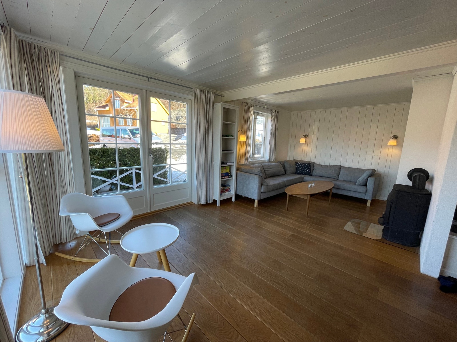 Koselig stue med peisovn Galleribilde