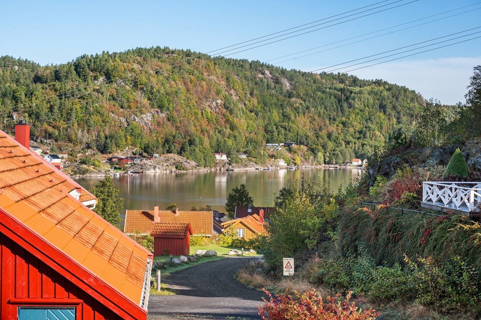 Usikt mot sjøen hvor stranden er Galleribilde