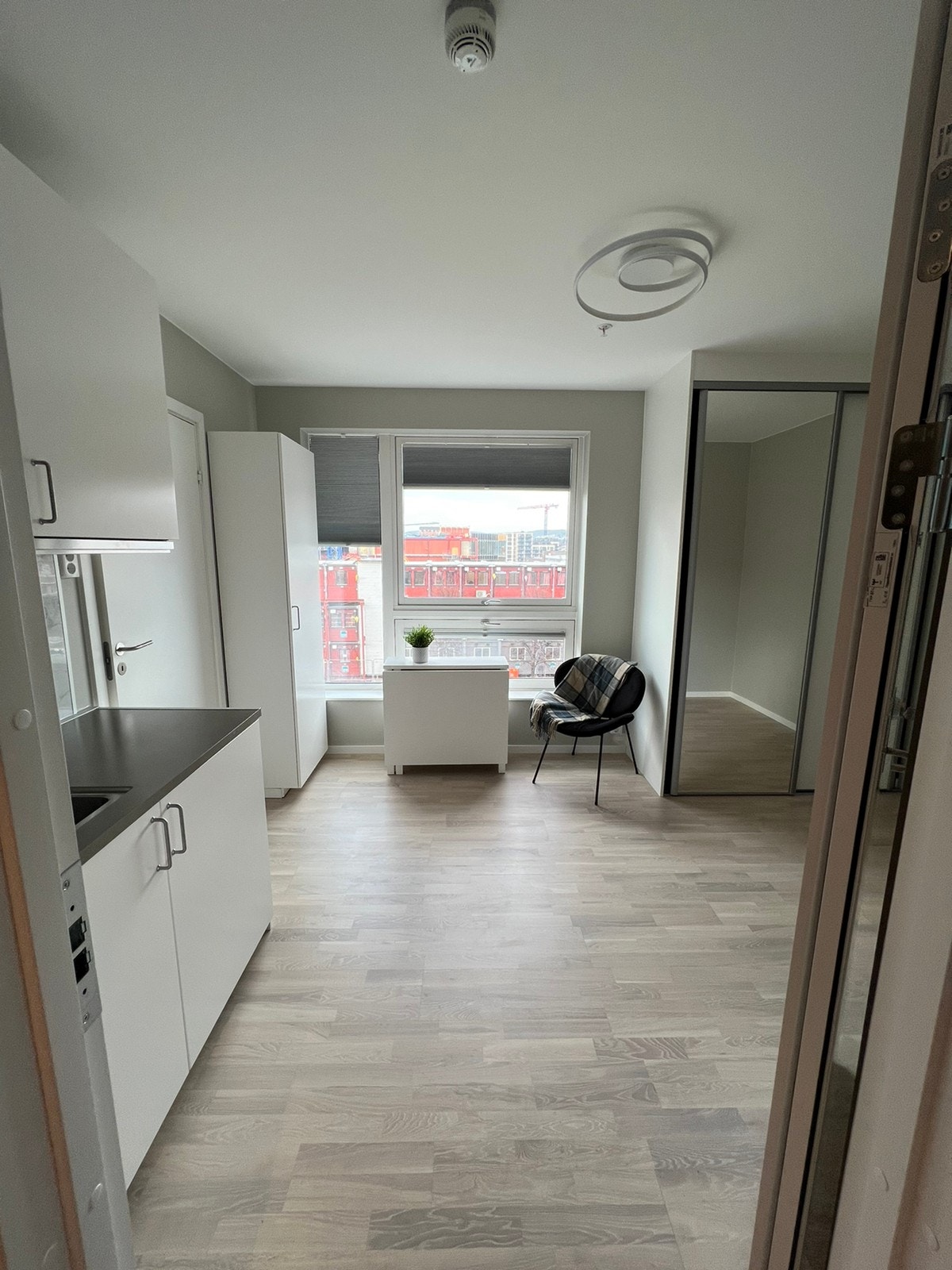 Lys og innbydende løsning via egen inngangsdør Galleribilde