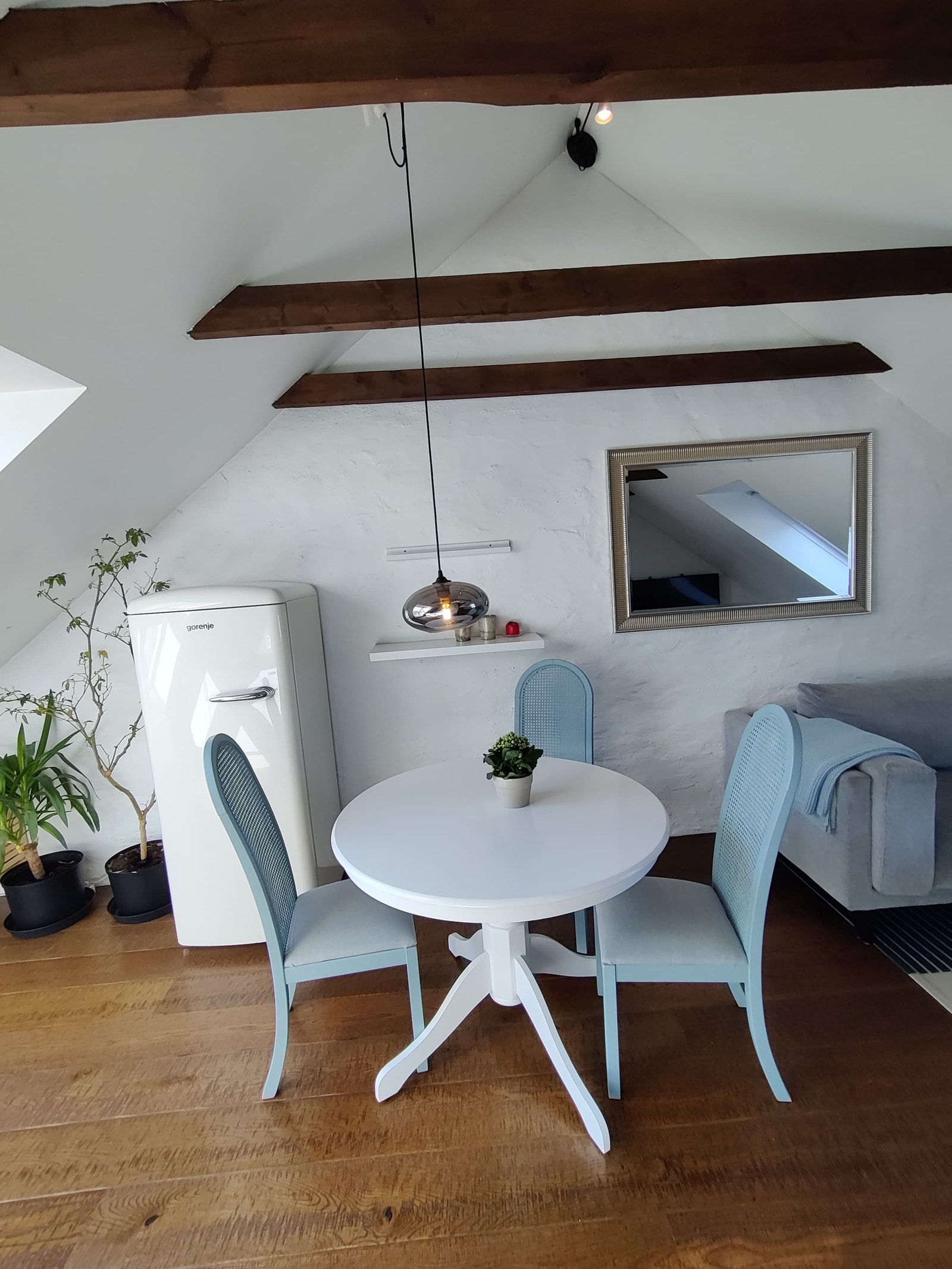 Spisebord i stuen/kjøkkenet Galleribilde