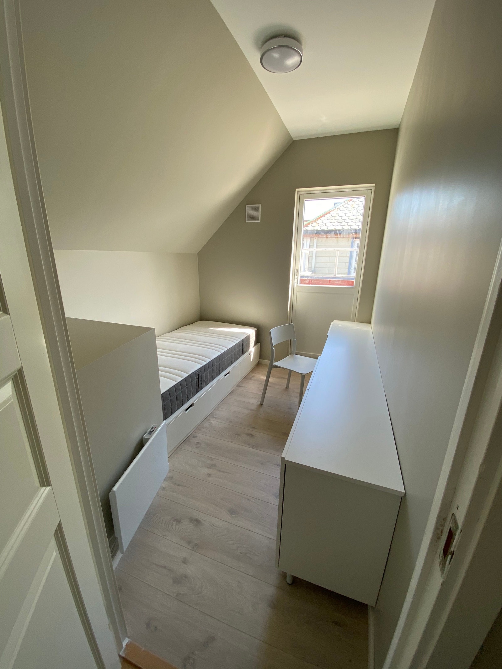 Rom 4: Ledig 1. januar - fullt møblert Galleribilde