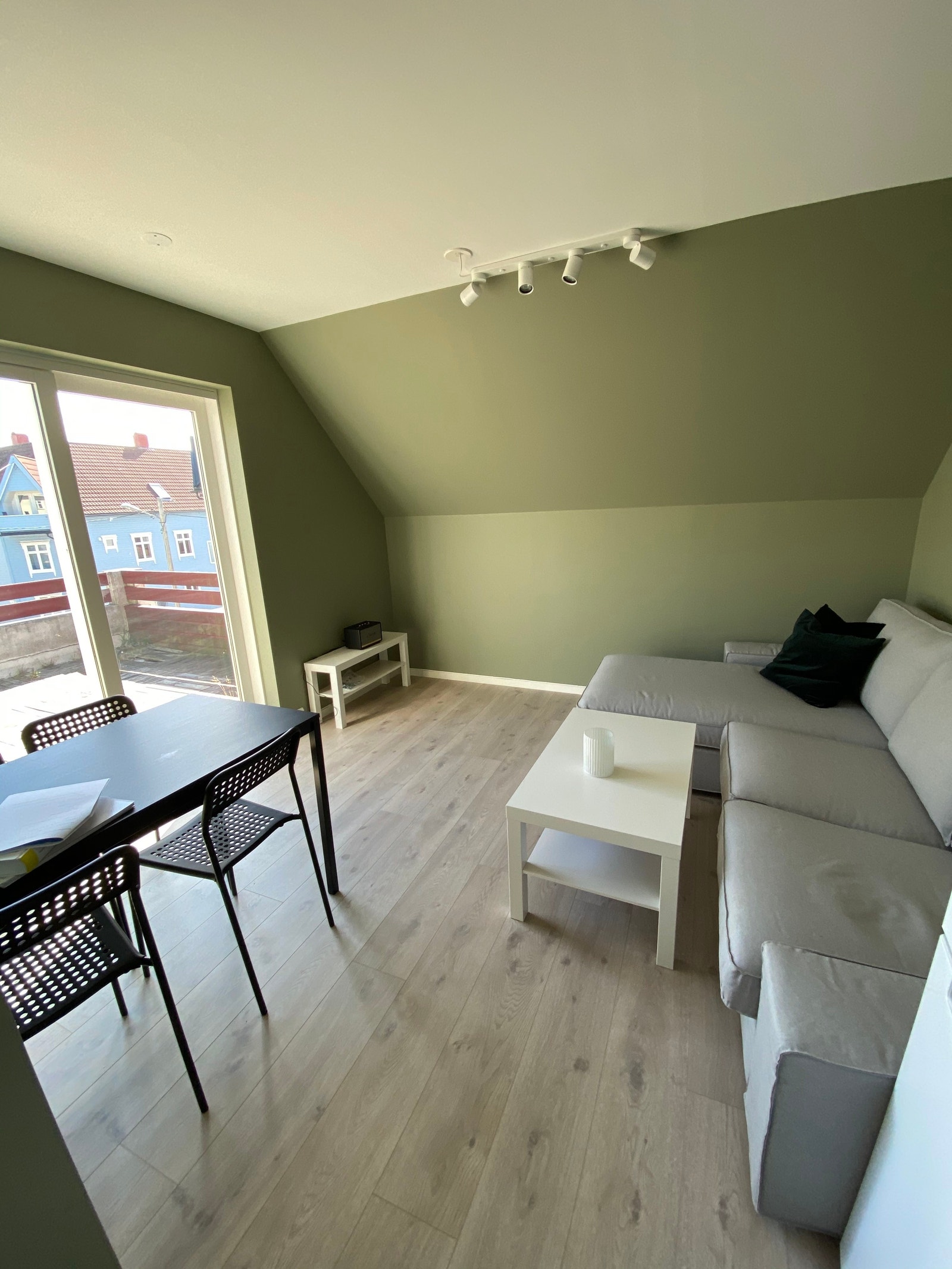 Stue med utgang til terrasse Galleribilde