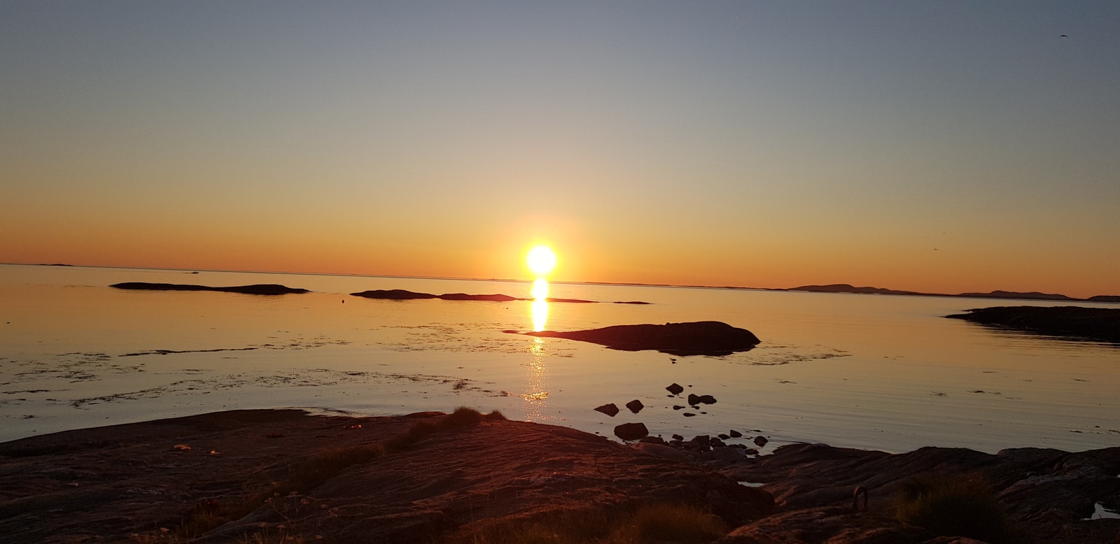 Nyt midnattssola på bergene i Skagen Galleribilde